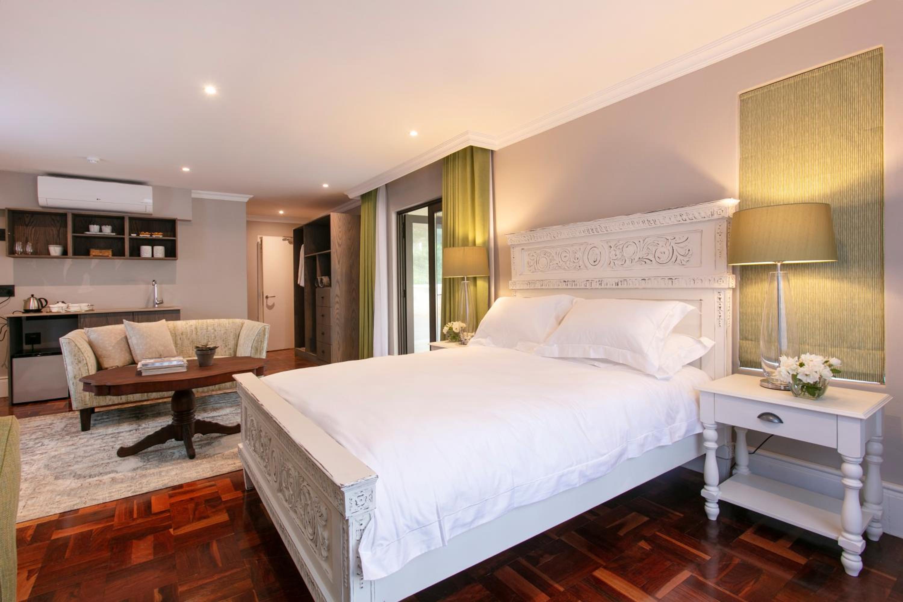 Superior Suite - Photo 18