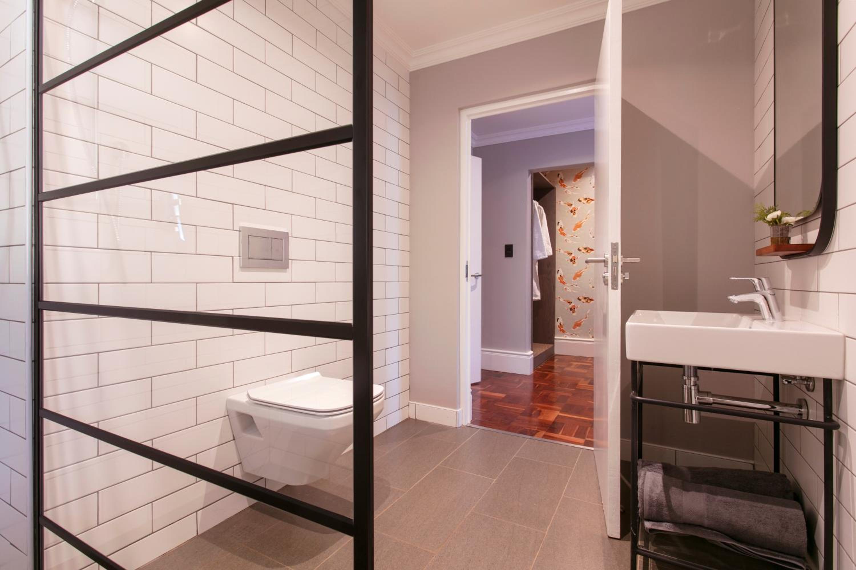 Superior Suite - Photo 16
