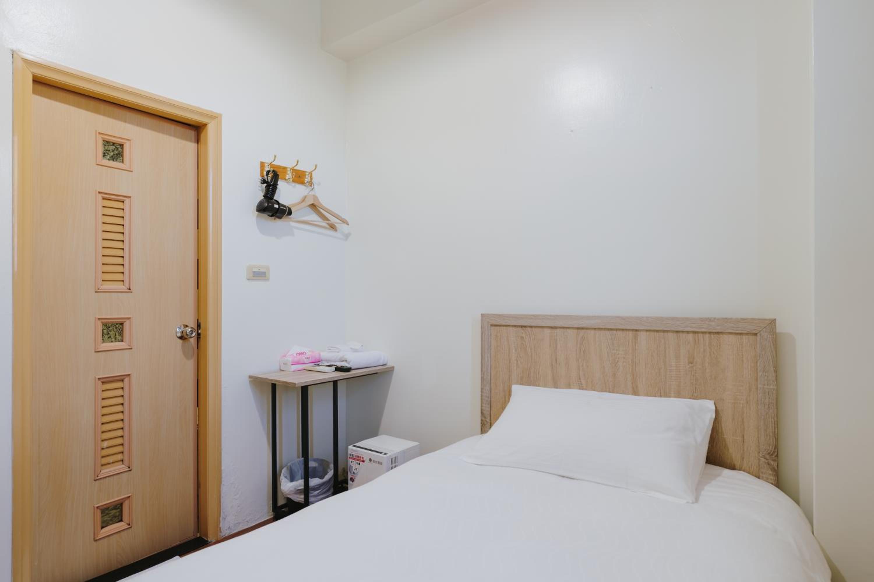 Standard Single Room - Photo 3