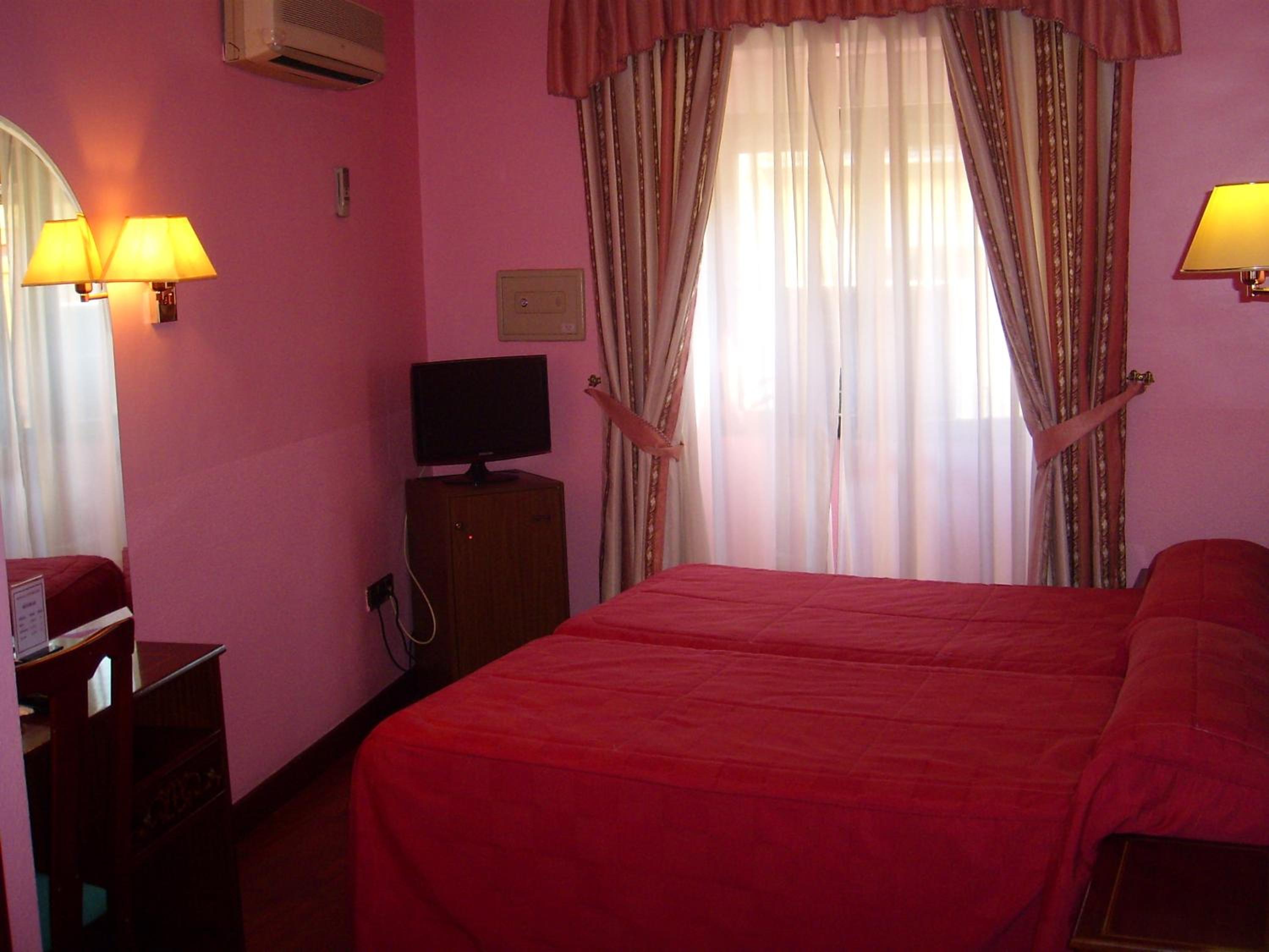 Double or Twin Room photo 3