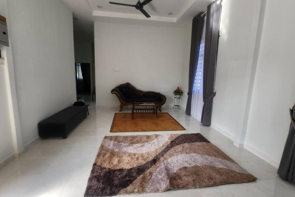Three-Bedroom House photo 2
