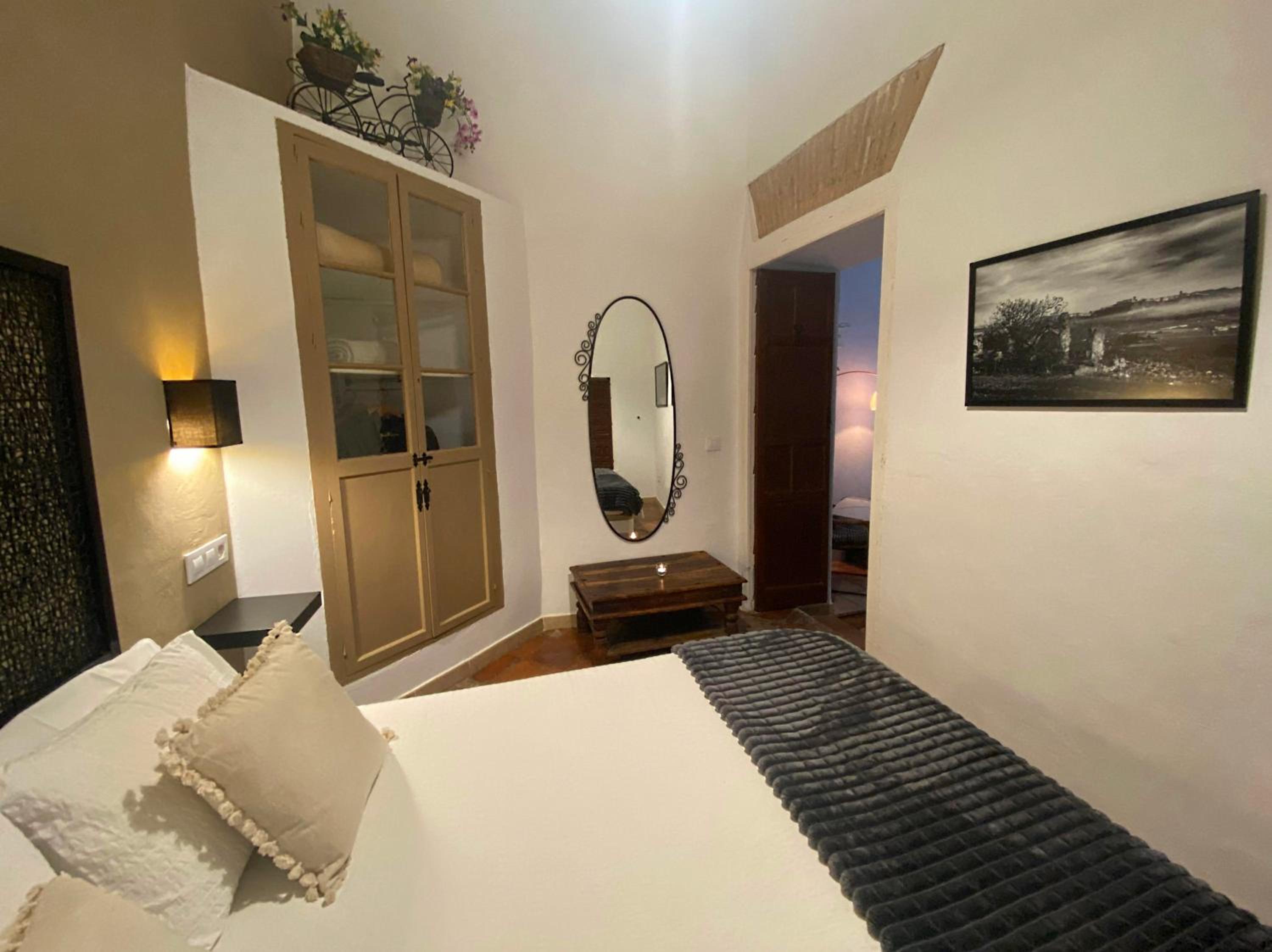 Deluxe Suite with Spa Bath - Terrace Access