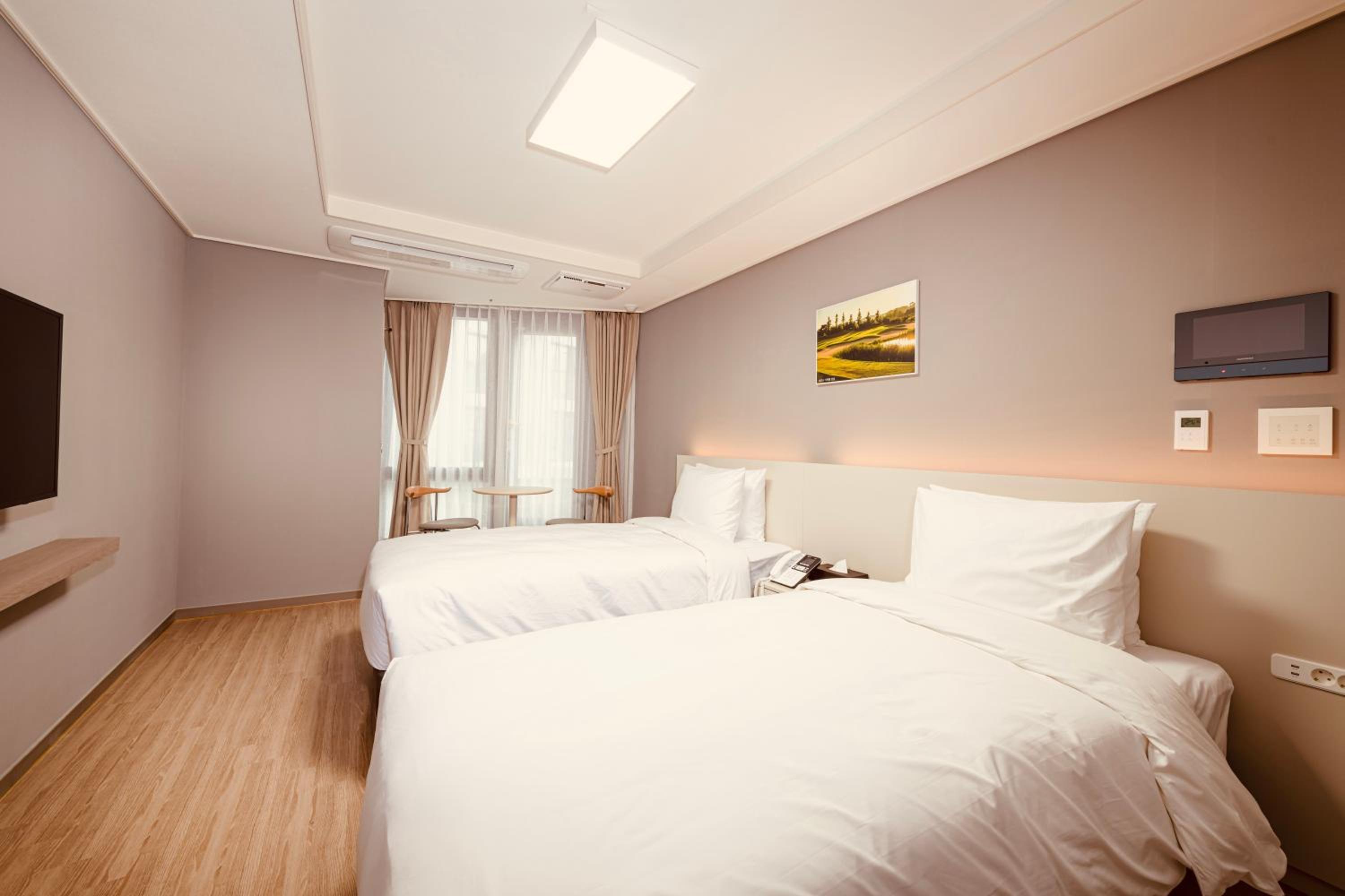 Deluxe Twin Room - Photo 2