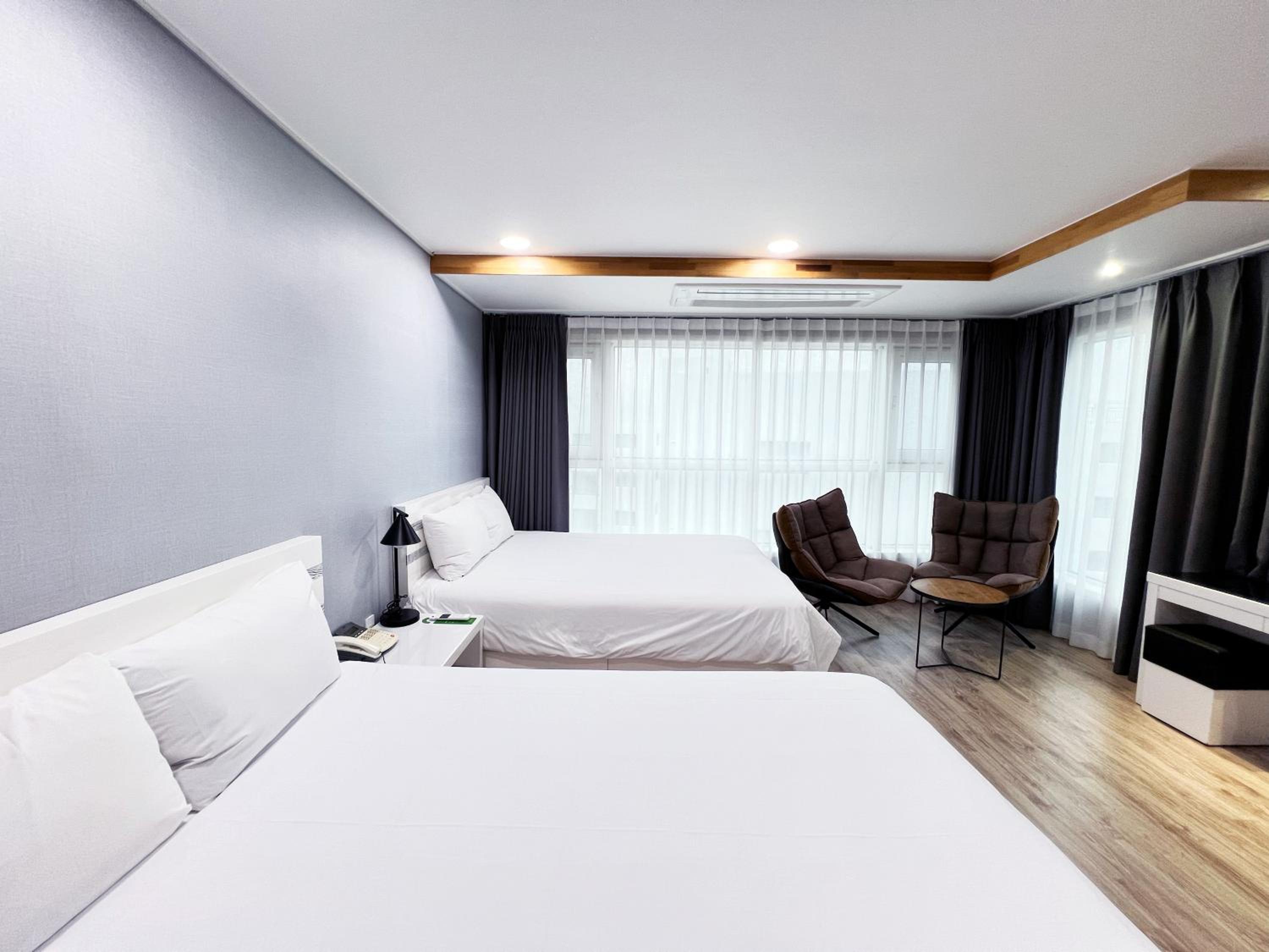 Junior Suite with Mountain View - Photo 1