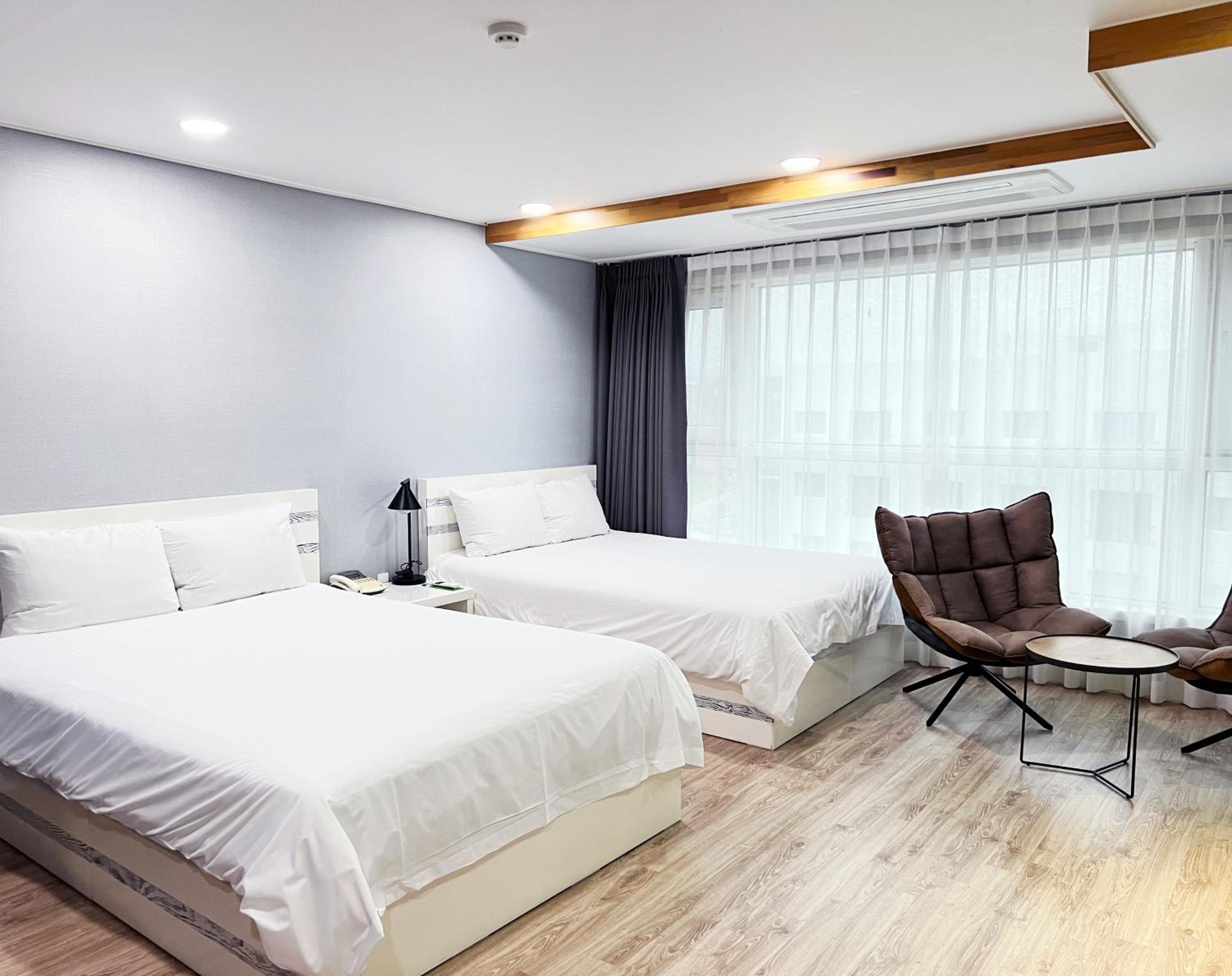 Junior Suite with Mountain View - Photo 5