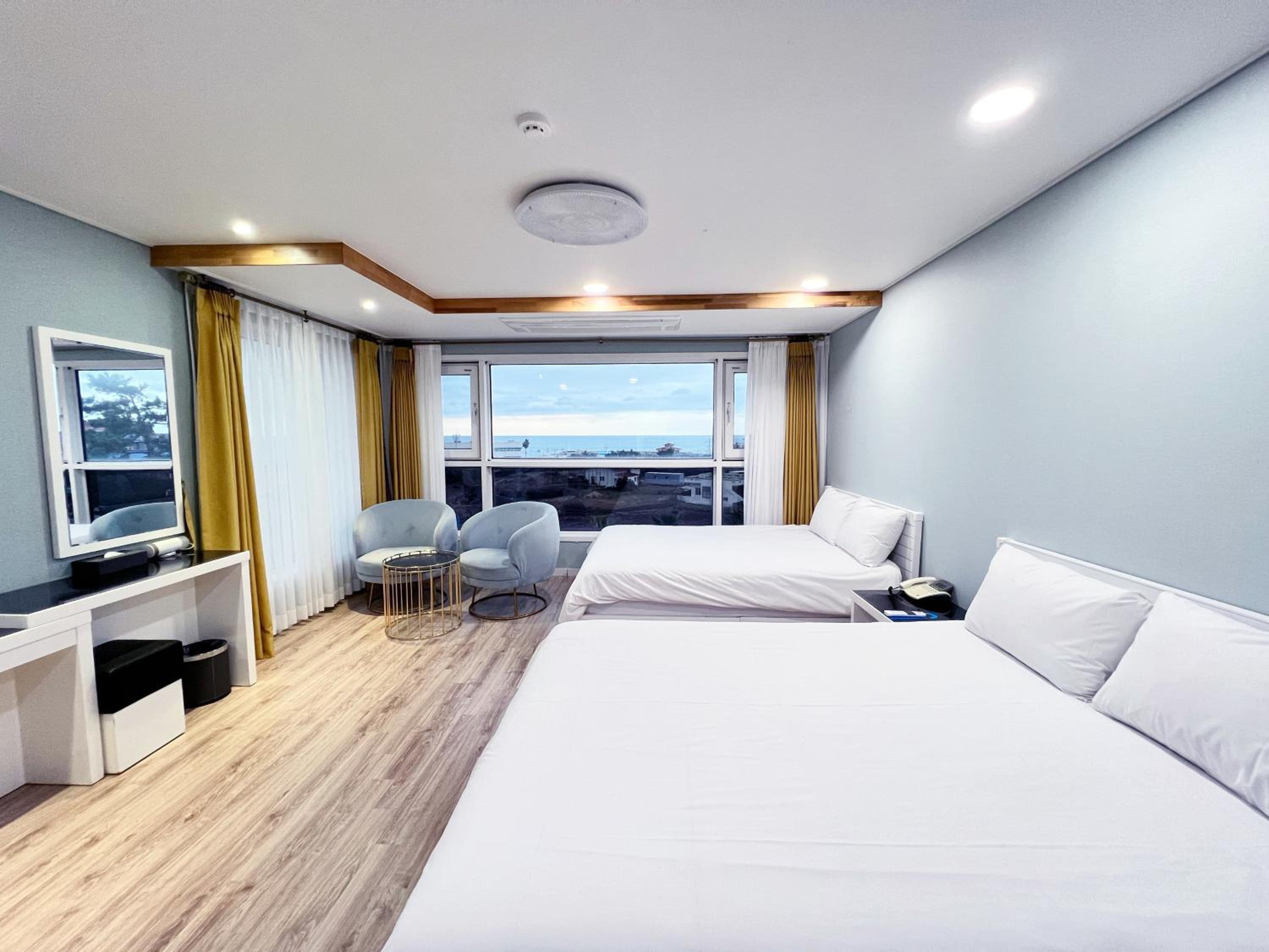 Junior Suite with Sea View photo 2