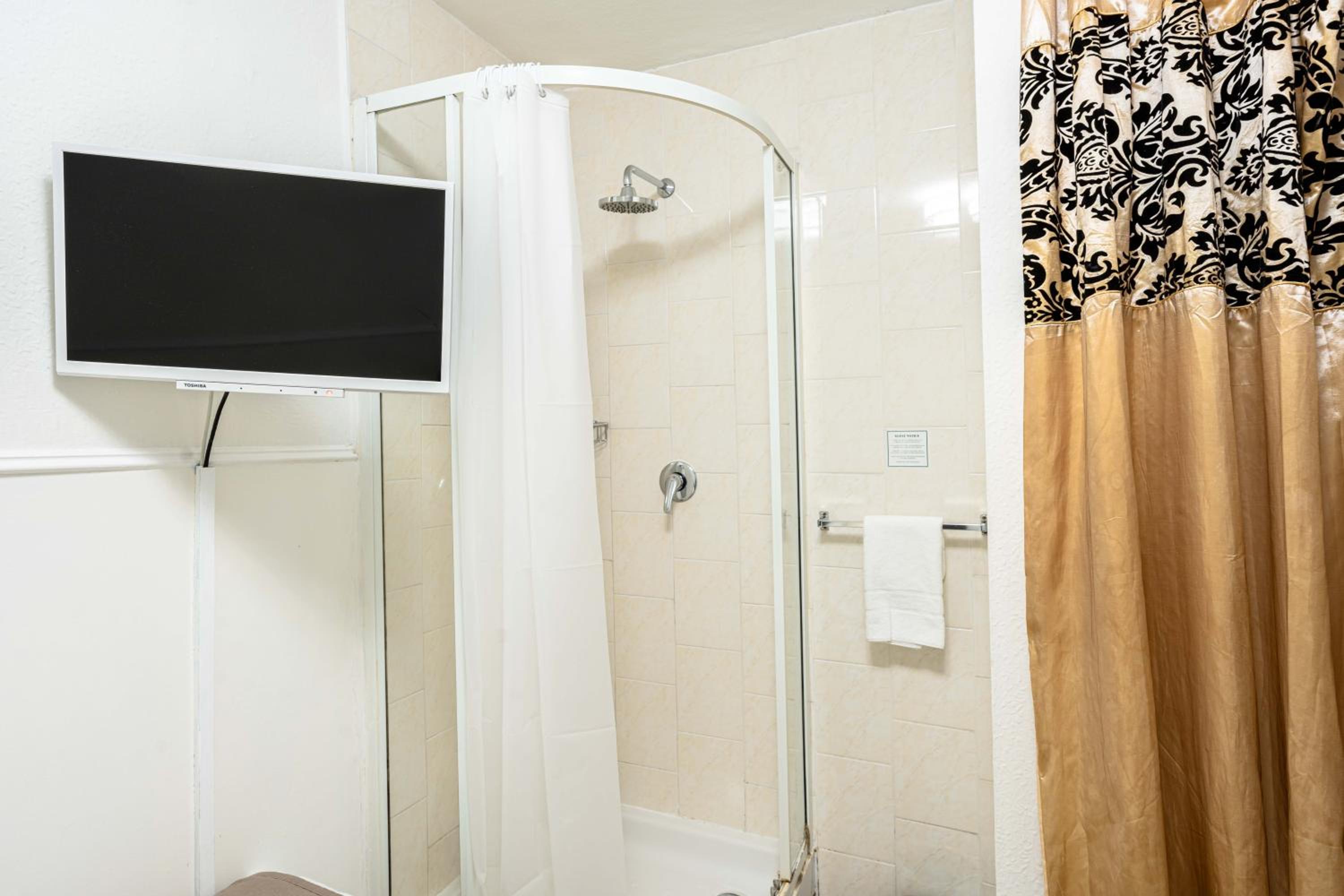 Single Room with Shared Toilet photo 2