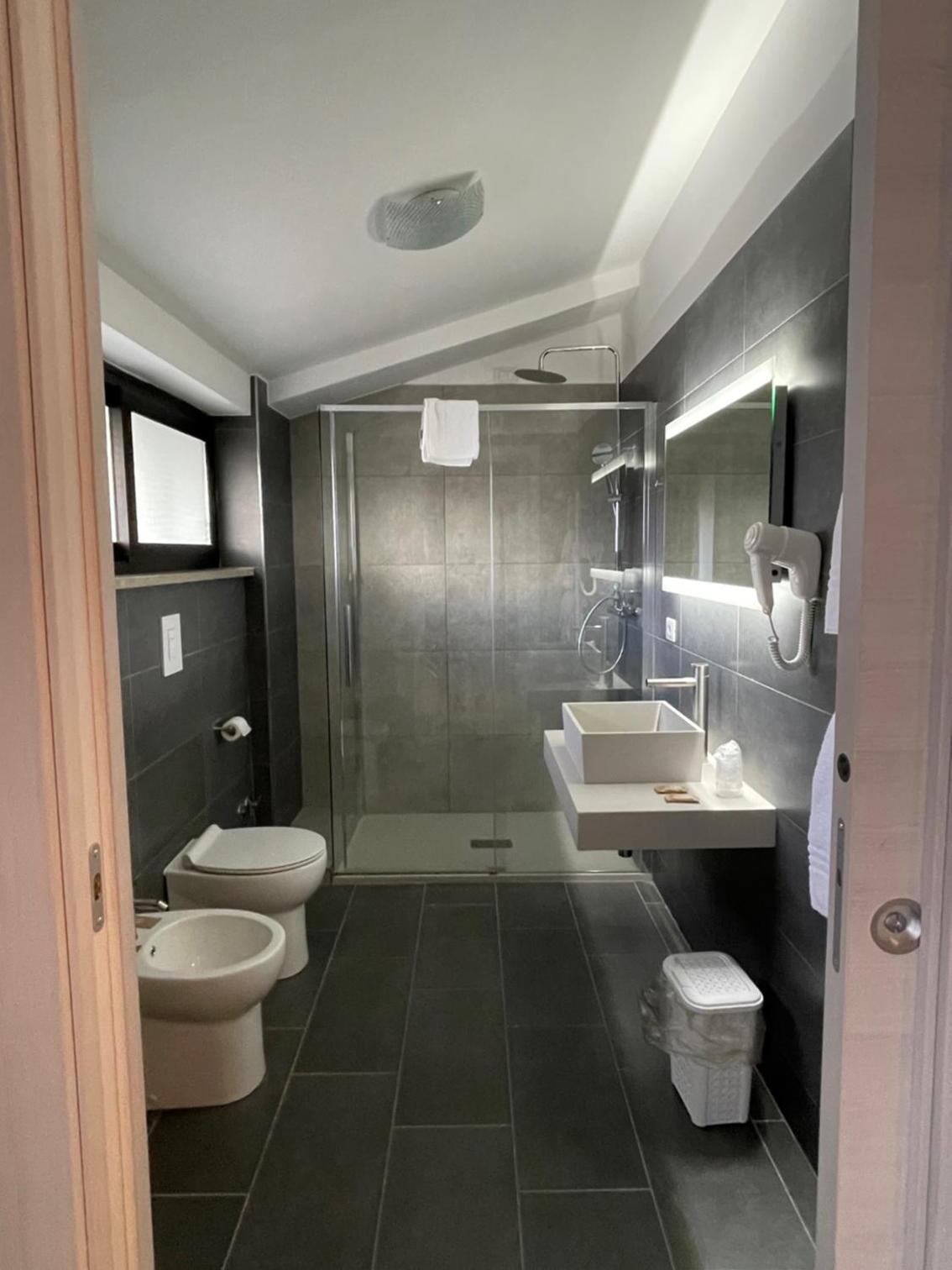 Comfort Twin Room - Photo 13