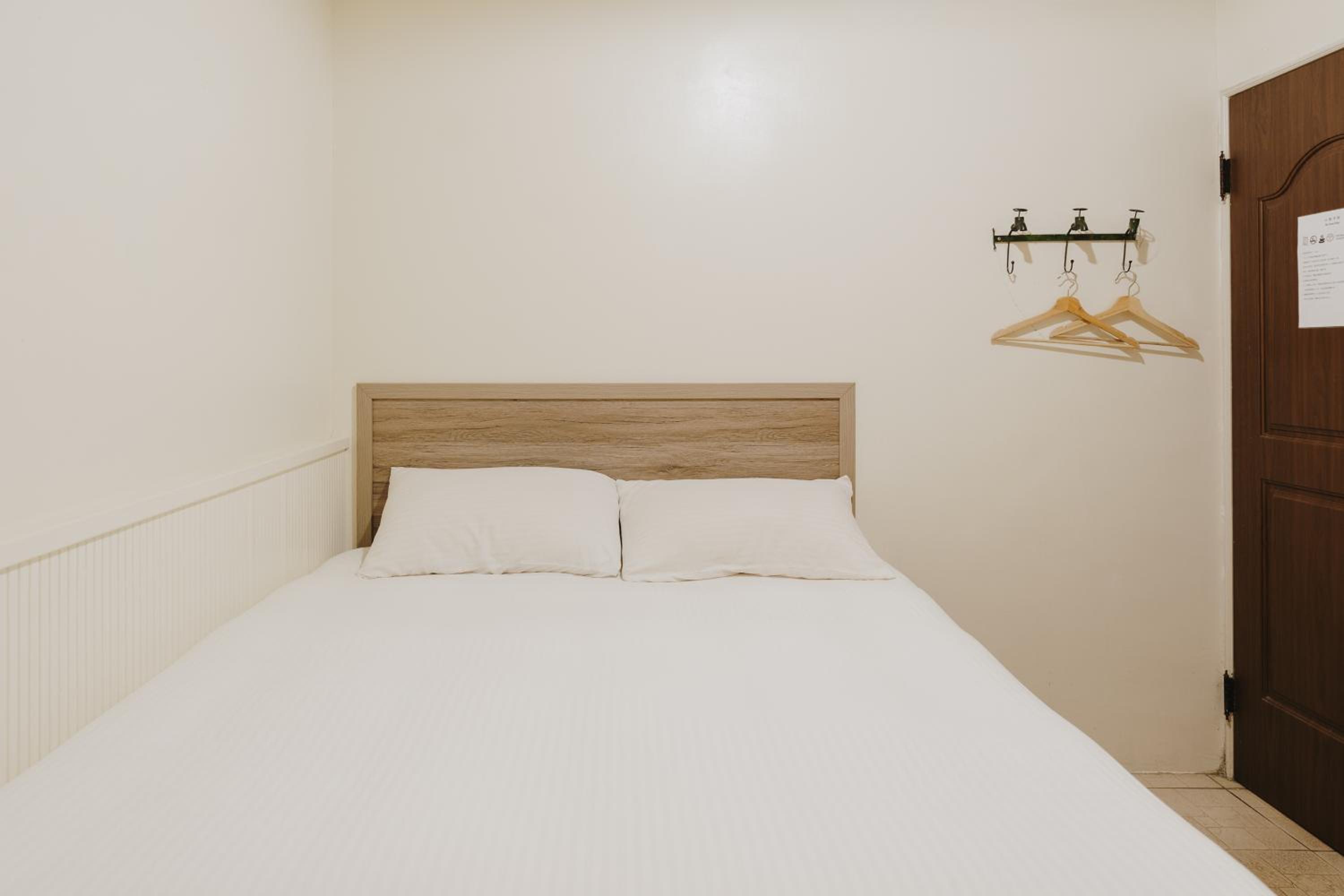 Small Double Room - Photo 1