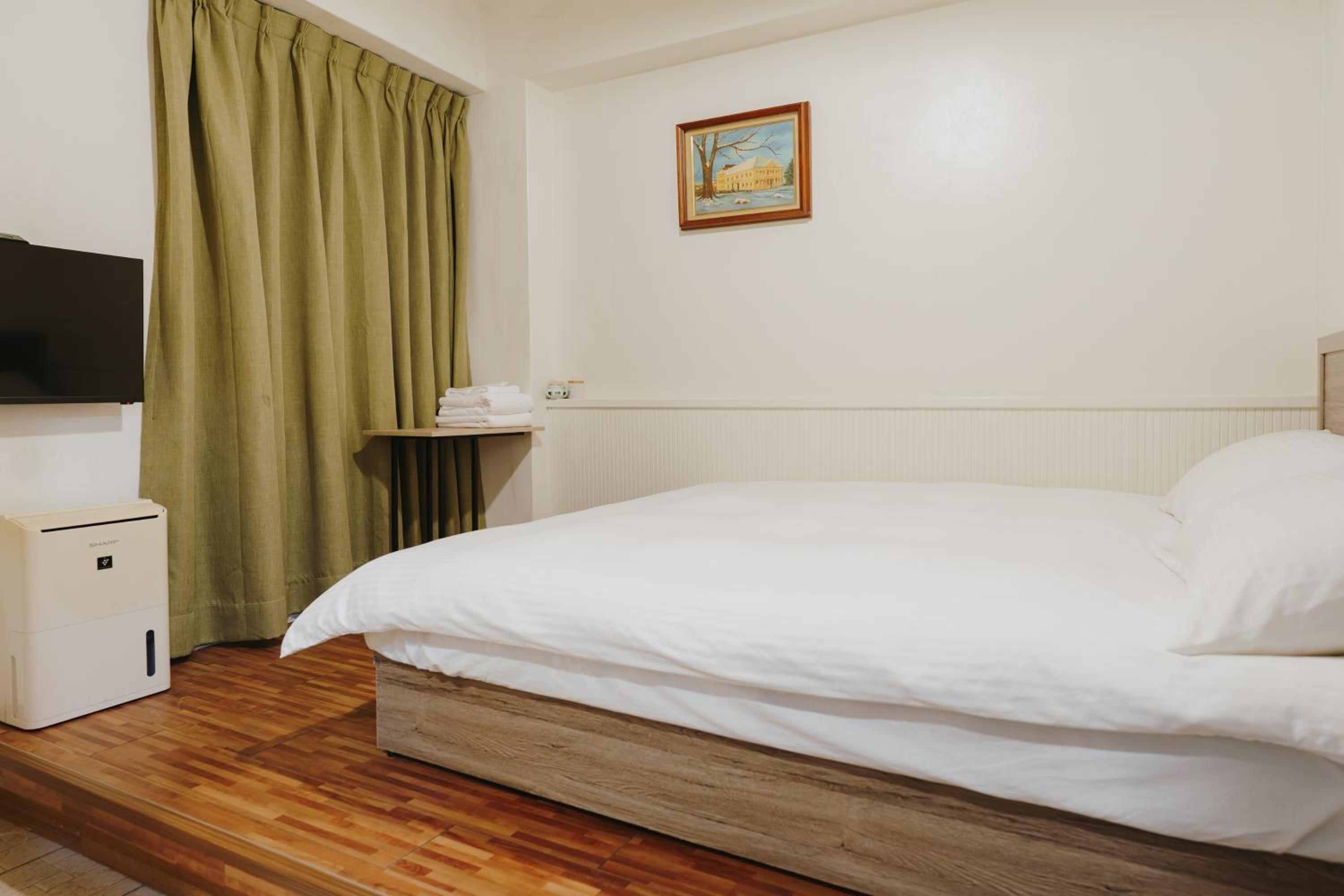 Small Double Room - Photo 4