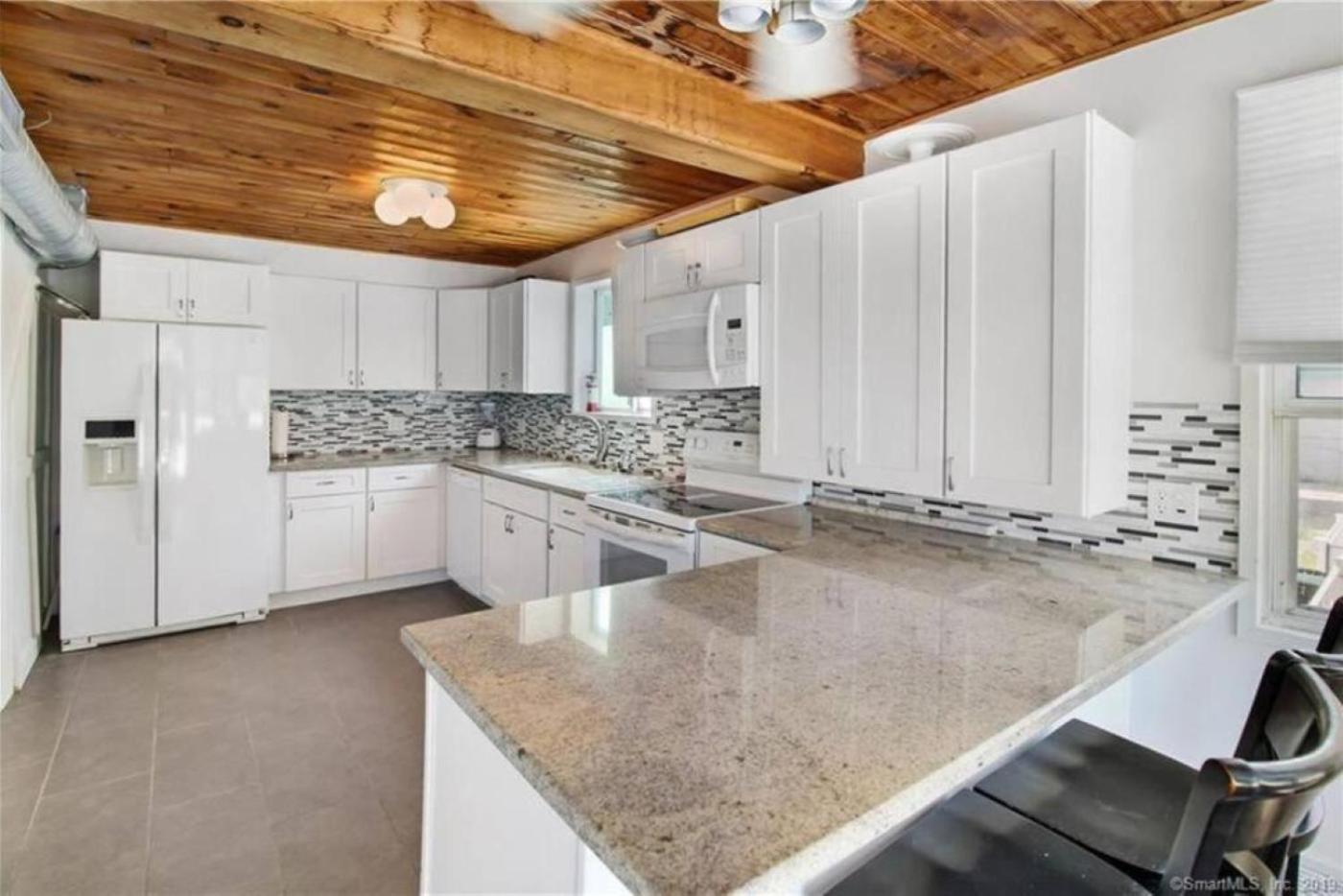 Four-Bedroom House photo 2