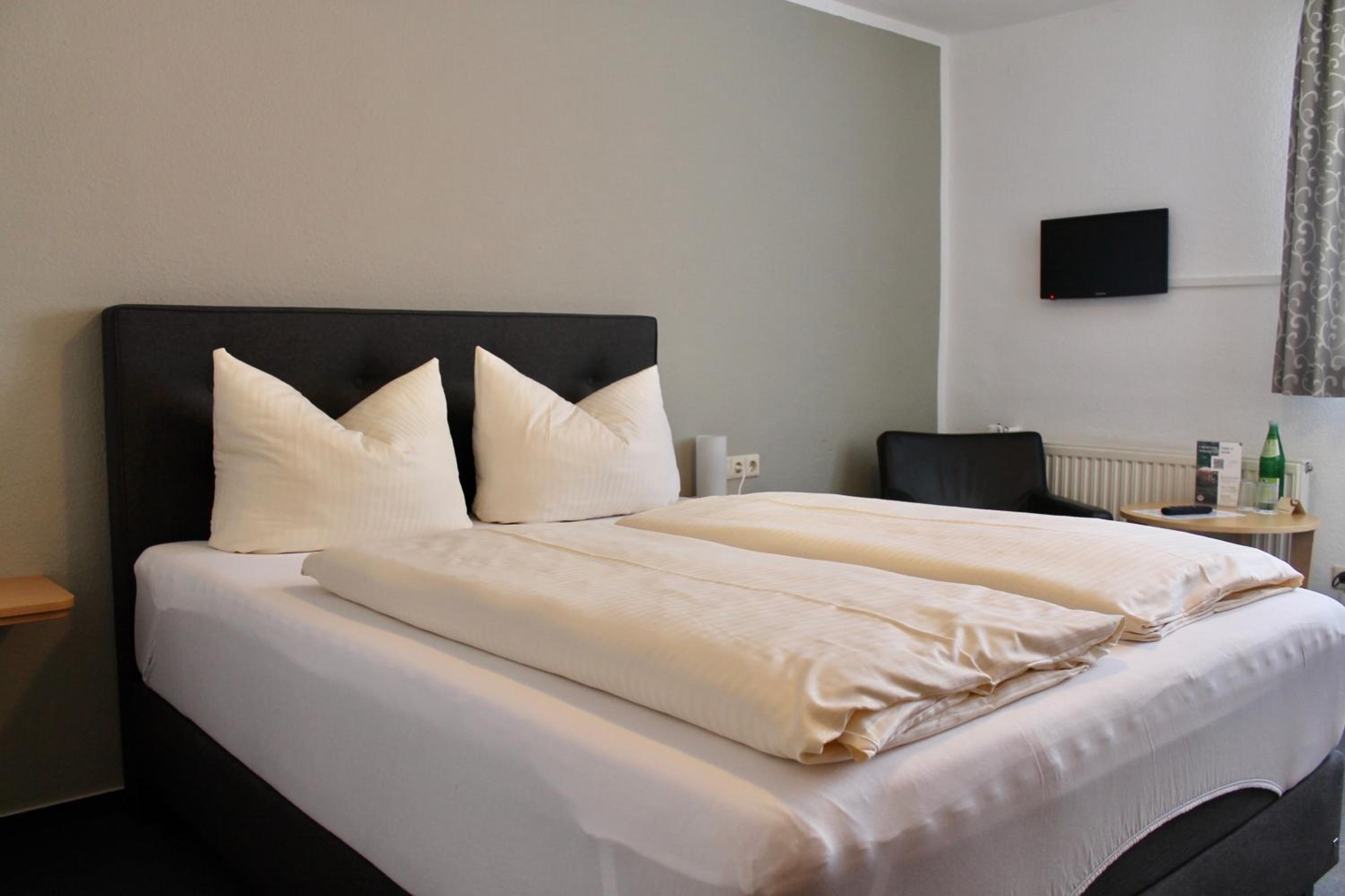 Small Double Room - Photo 1