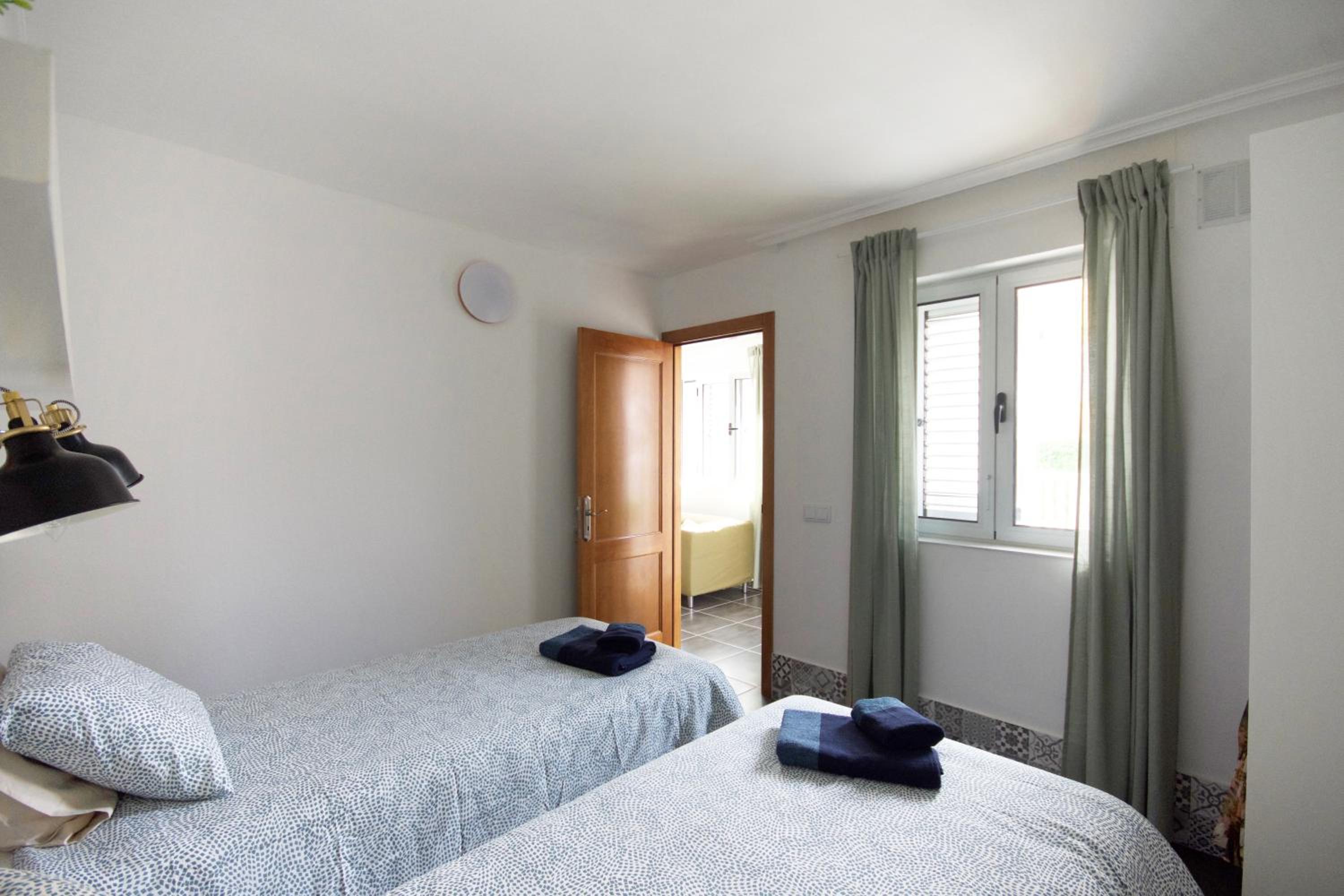 Apartment with Balcony photo 3