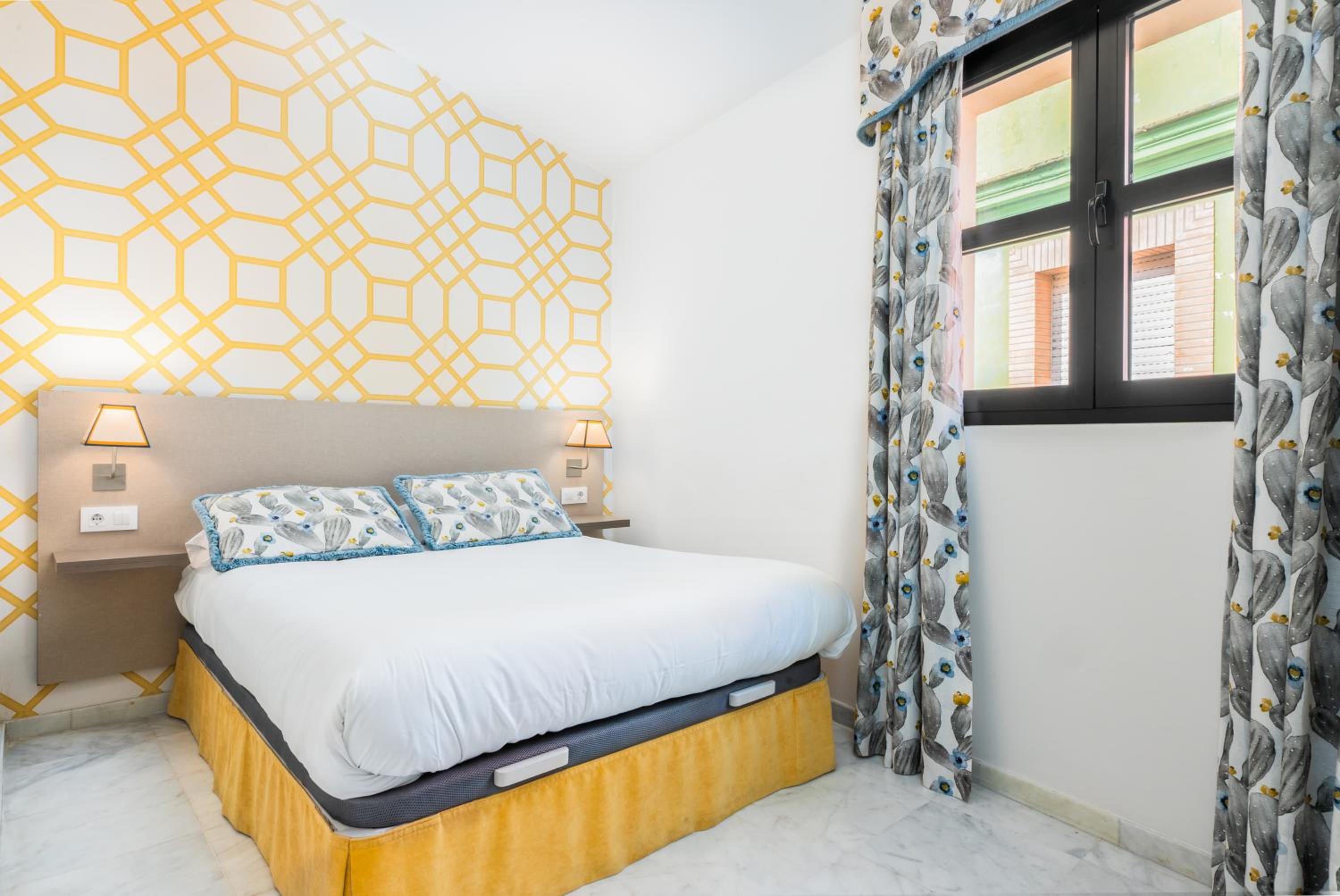 One-Bedroom Apartment - Photo 1