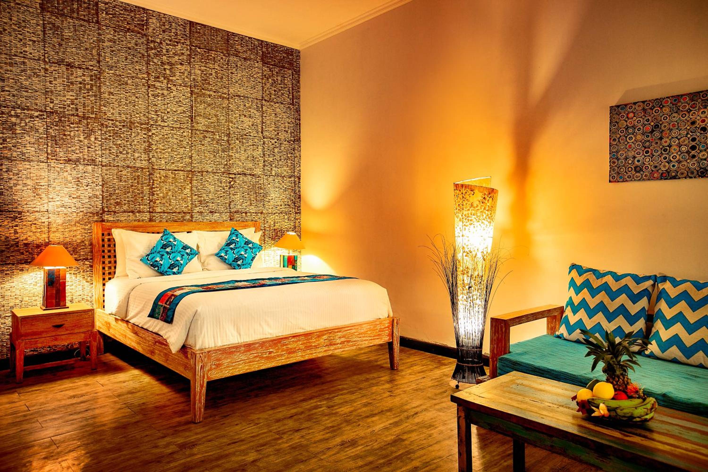 Deluxe Queen Room with Swimming Pool Access