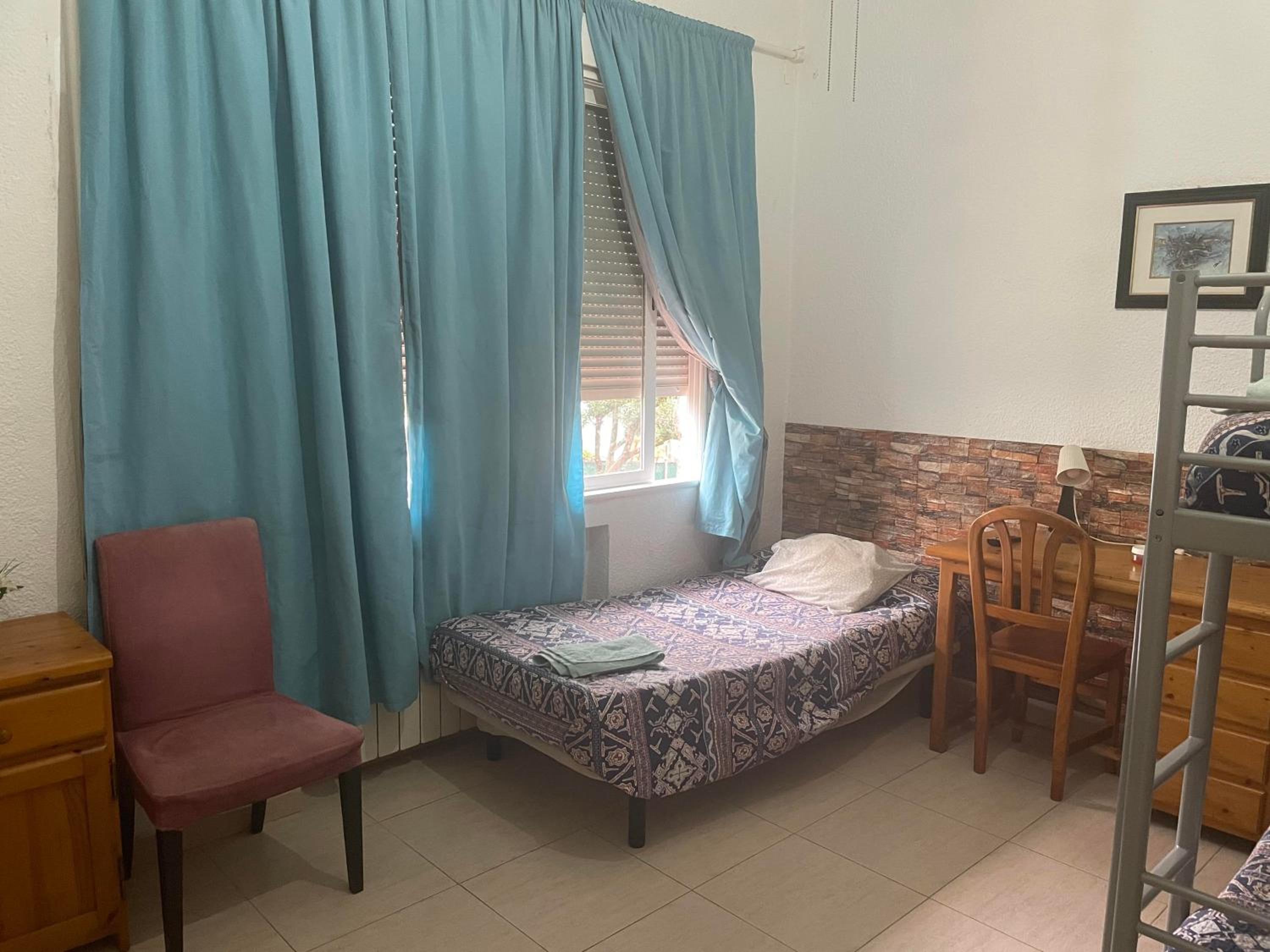 Habitación Triple Básica con Baño Compartido