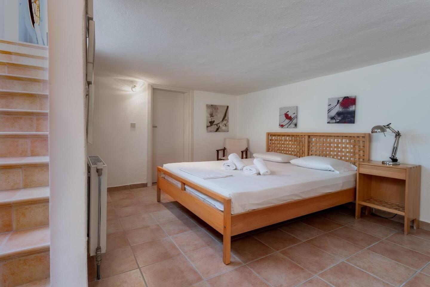 Three-Bedroom Villa photo 1