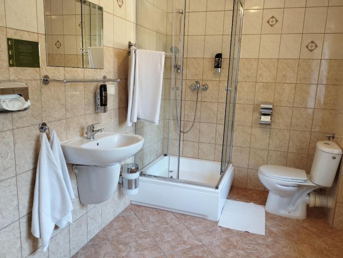 Standard Double or Twin Room photo 3