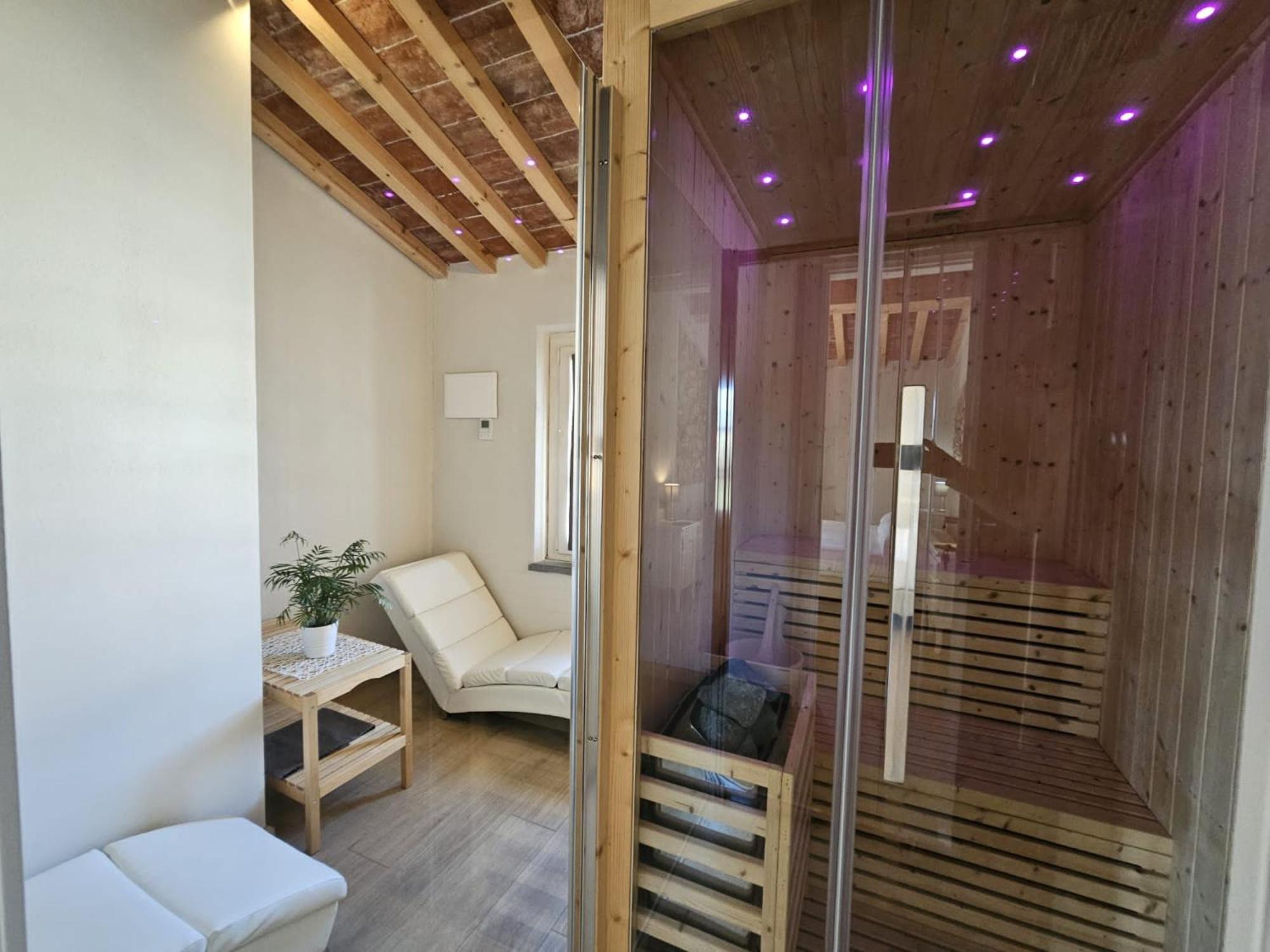 Queen Suite with Spa Bath photo 2