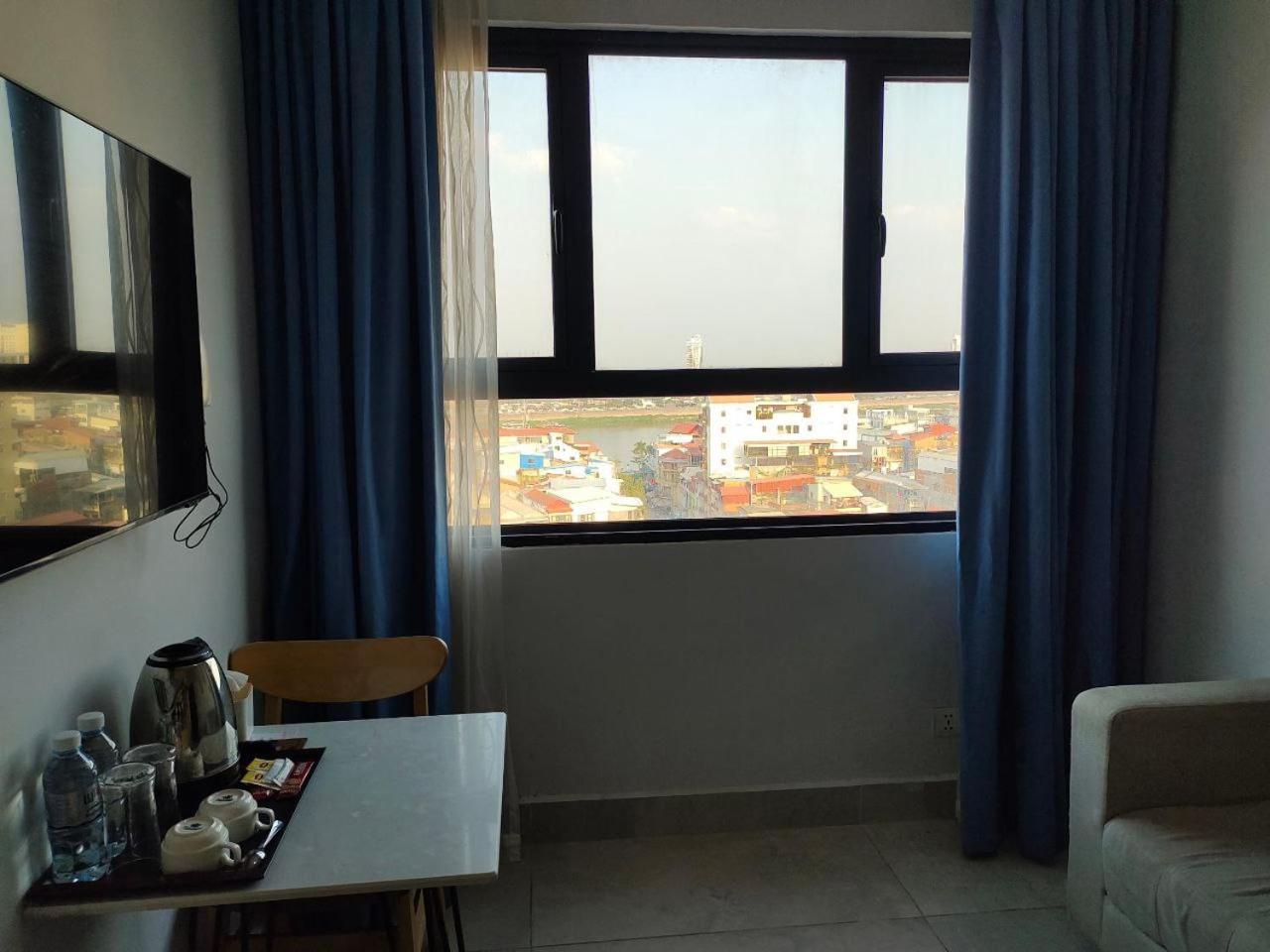 One-Bedroom Apartment - Photo 2