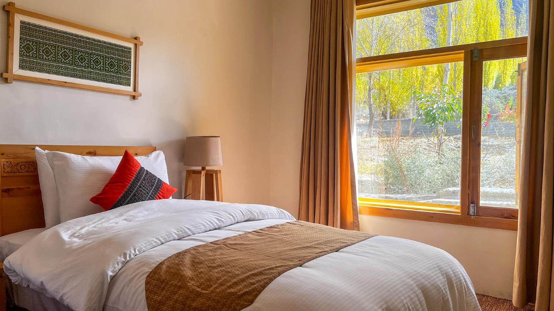 Queen Room with Garden View