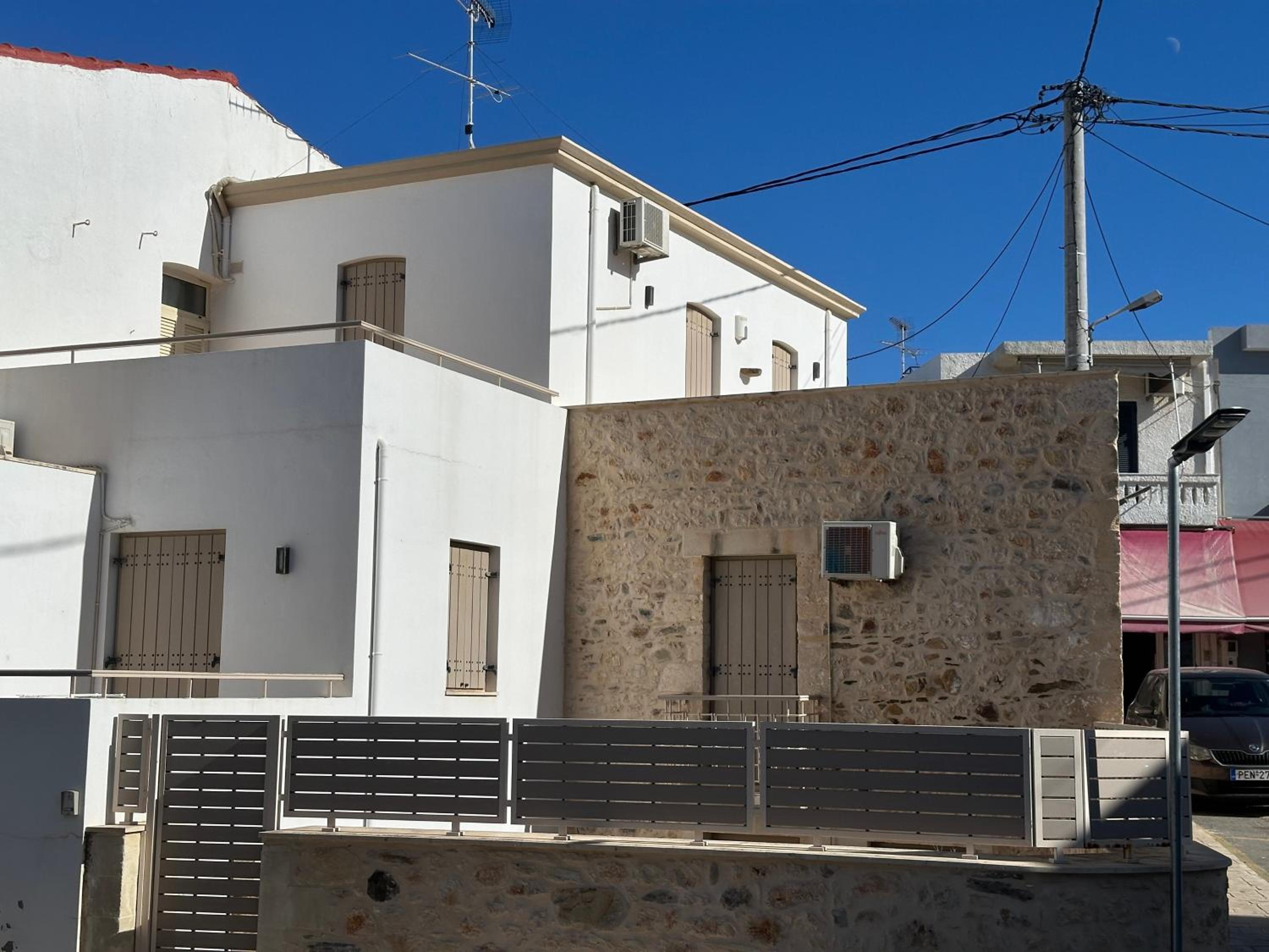 Four-Bedroom House photo 2