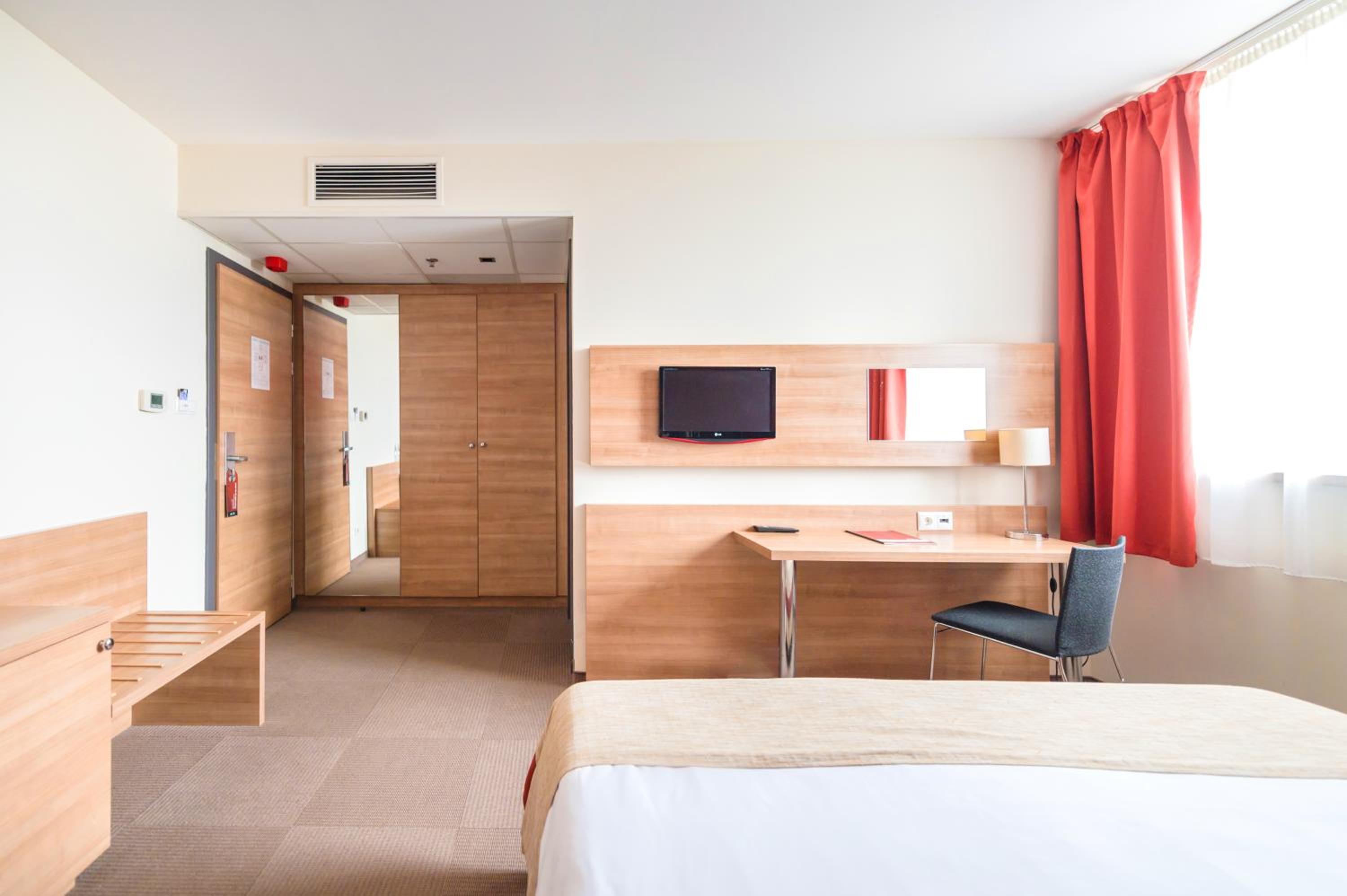 Standard Twin/Double Room - Photo 9