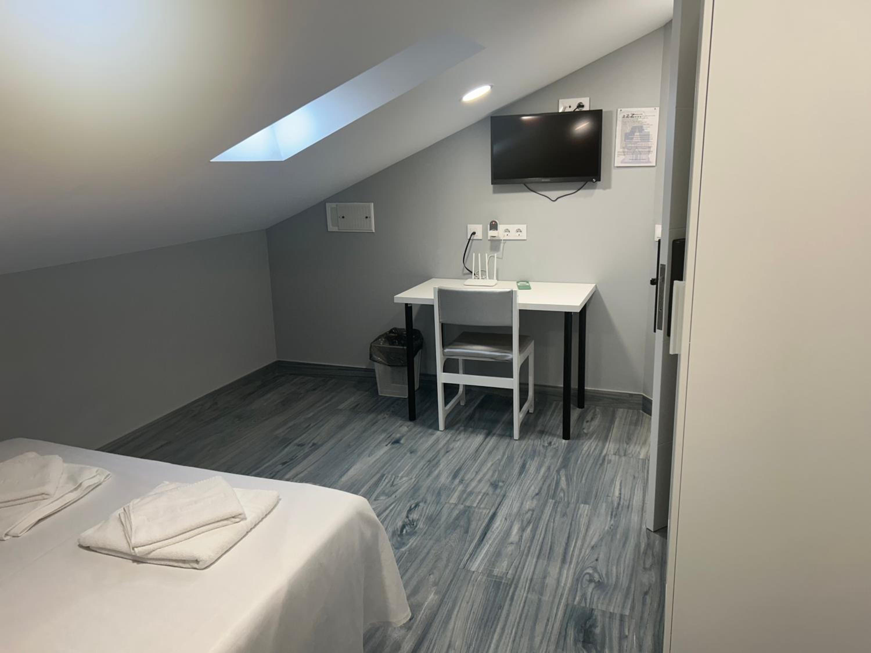 Double Room with Private Bathroom photo 2