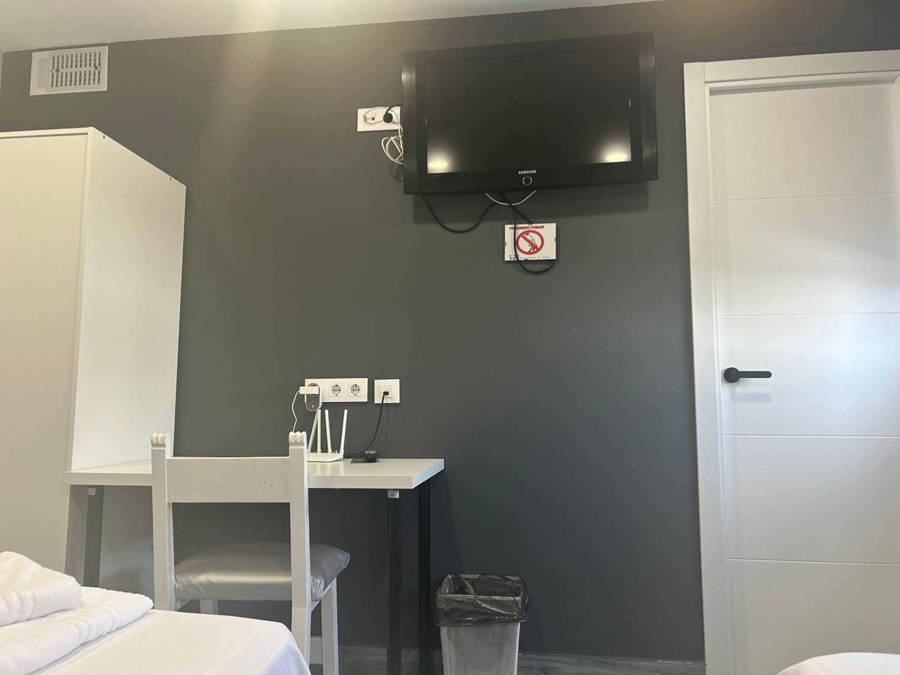 Double Room with Private Bathroom photo 2