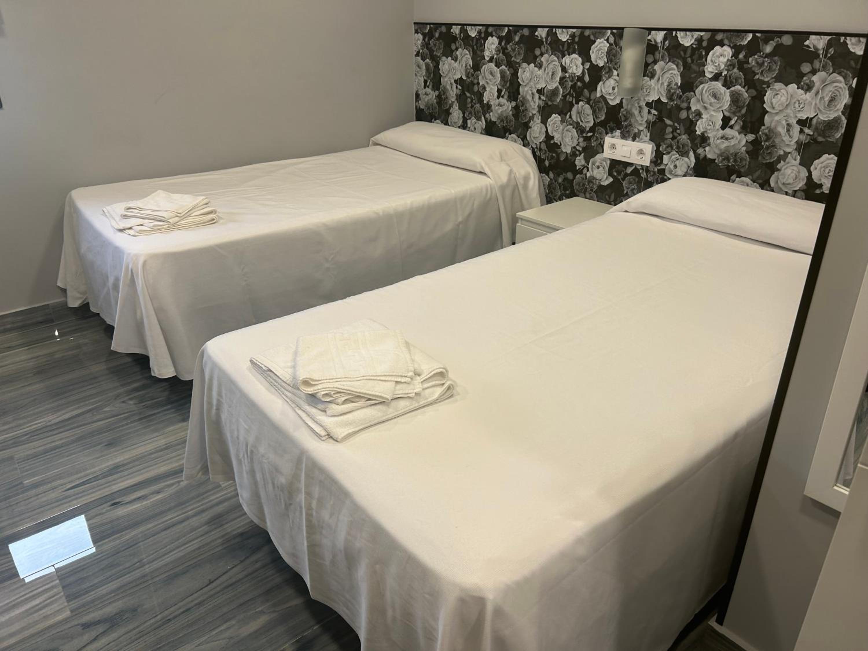 Double Room with Private Bathroom photo 3