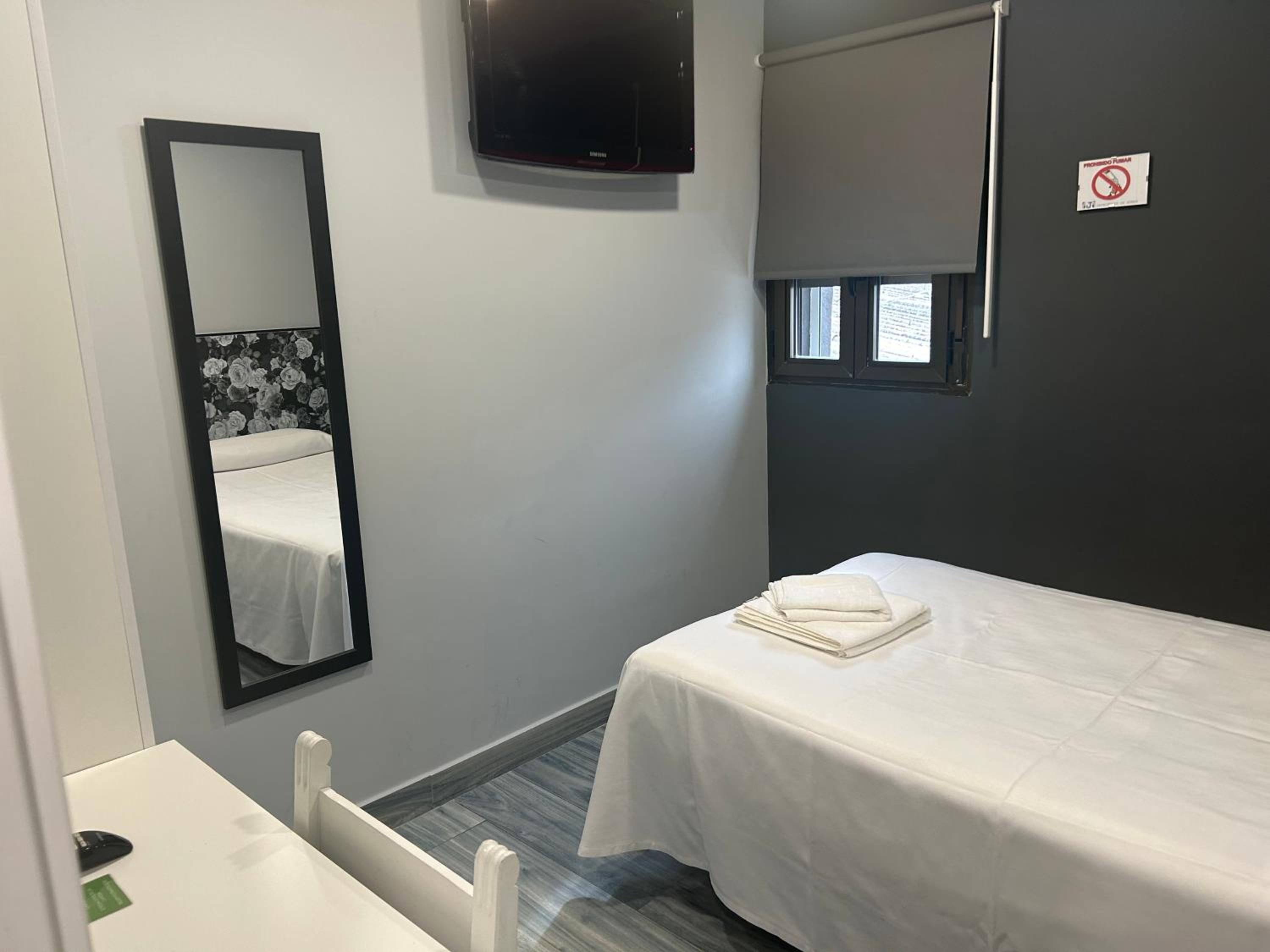 Single Room photo 2