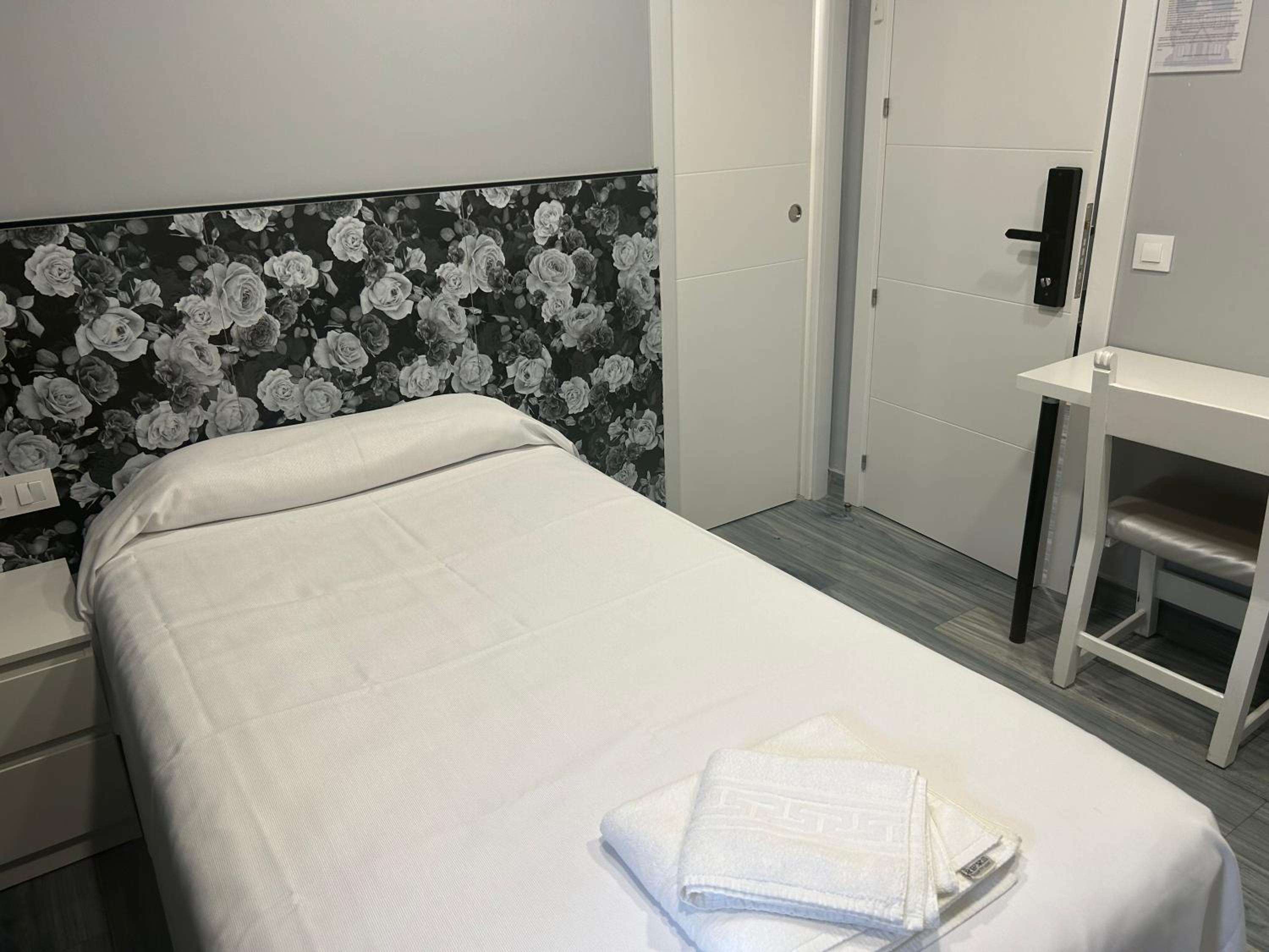Single Room photo 3