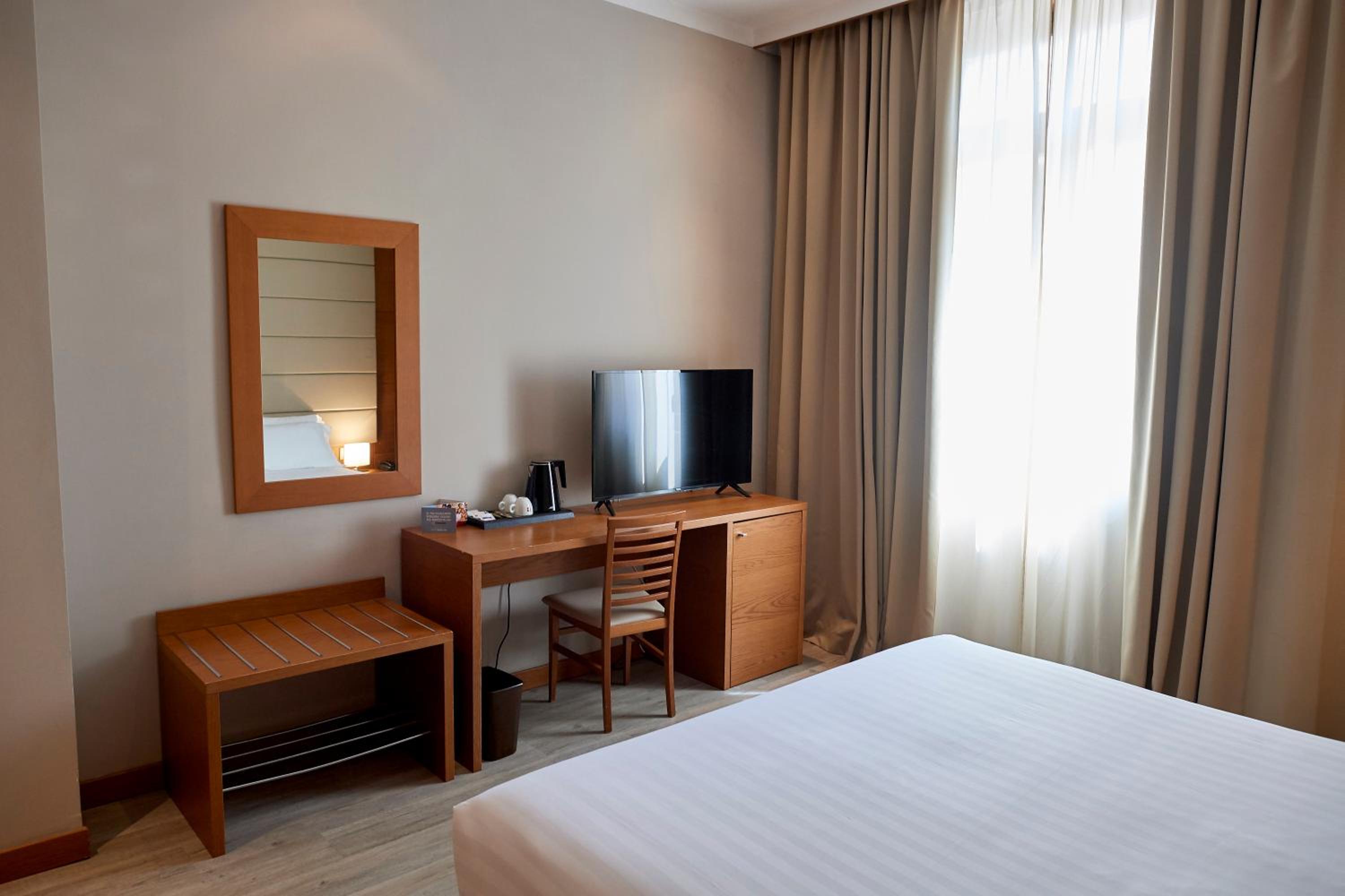 Superior Double or Twin Room thumbnail 5