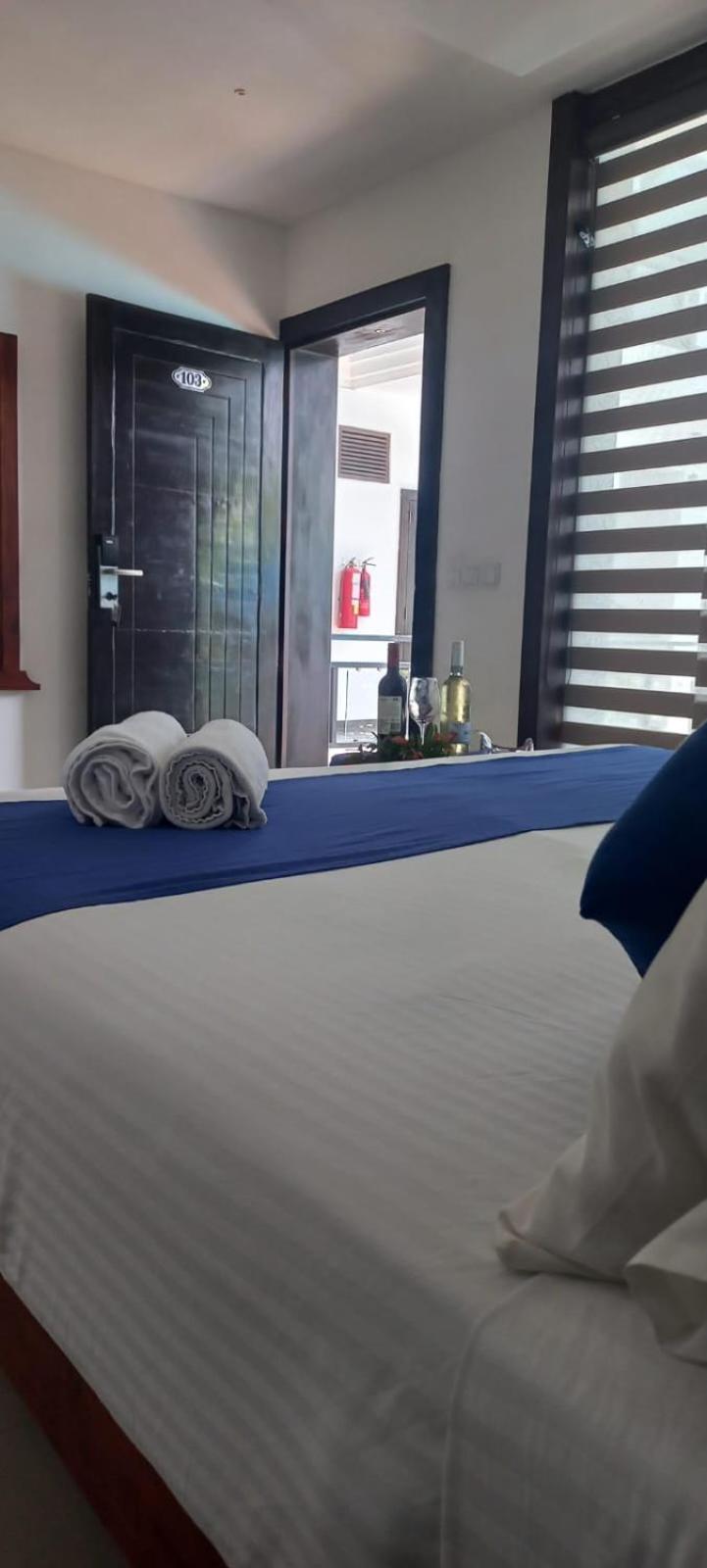 Habitación King con vista a la piscina