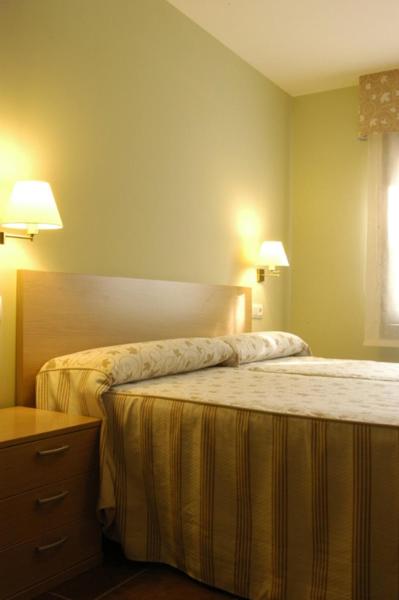Apartment with Balcony - Photo 3