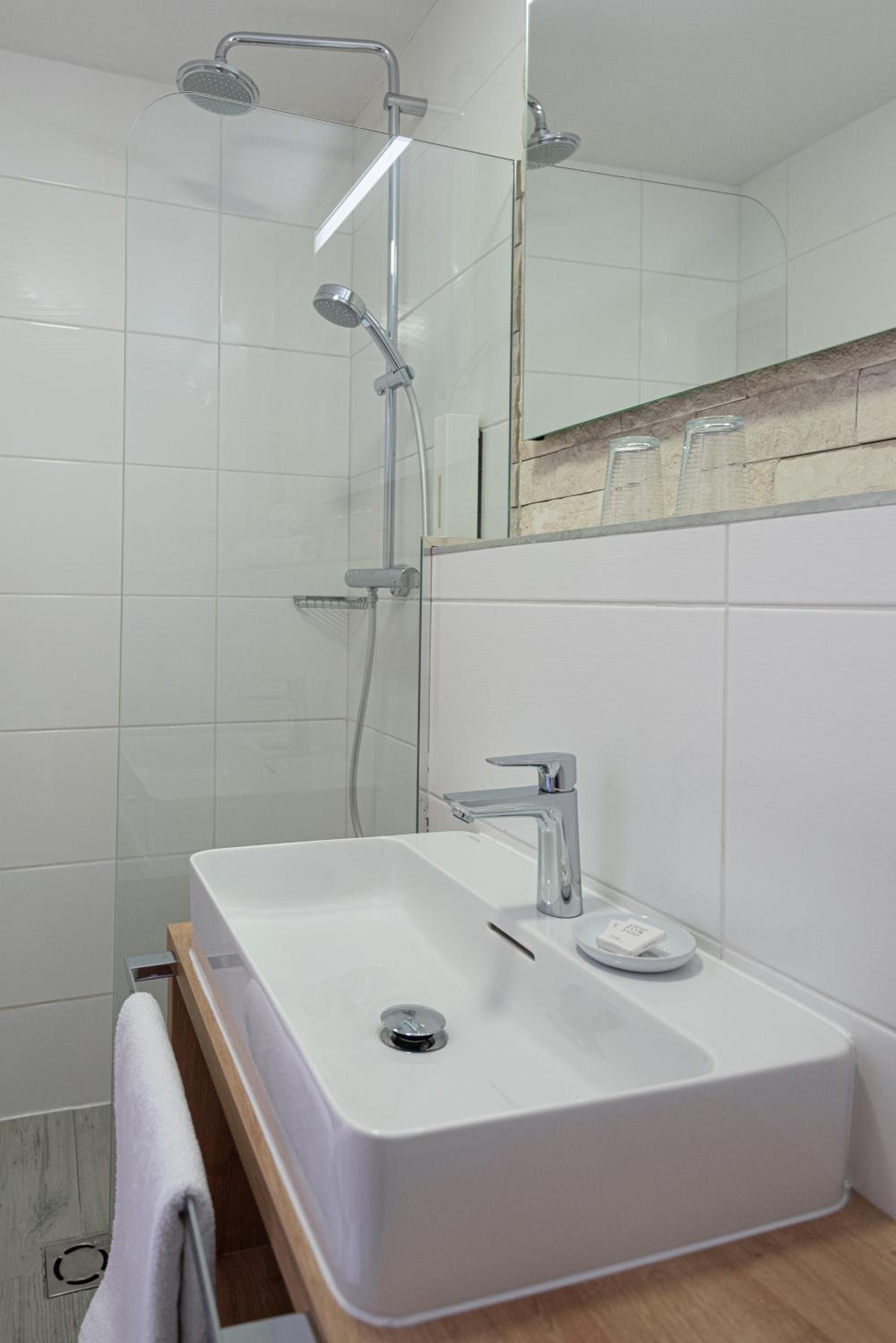 Deluxe Double Room with Terrace photo 2