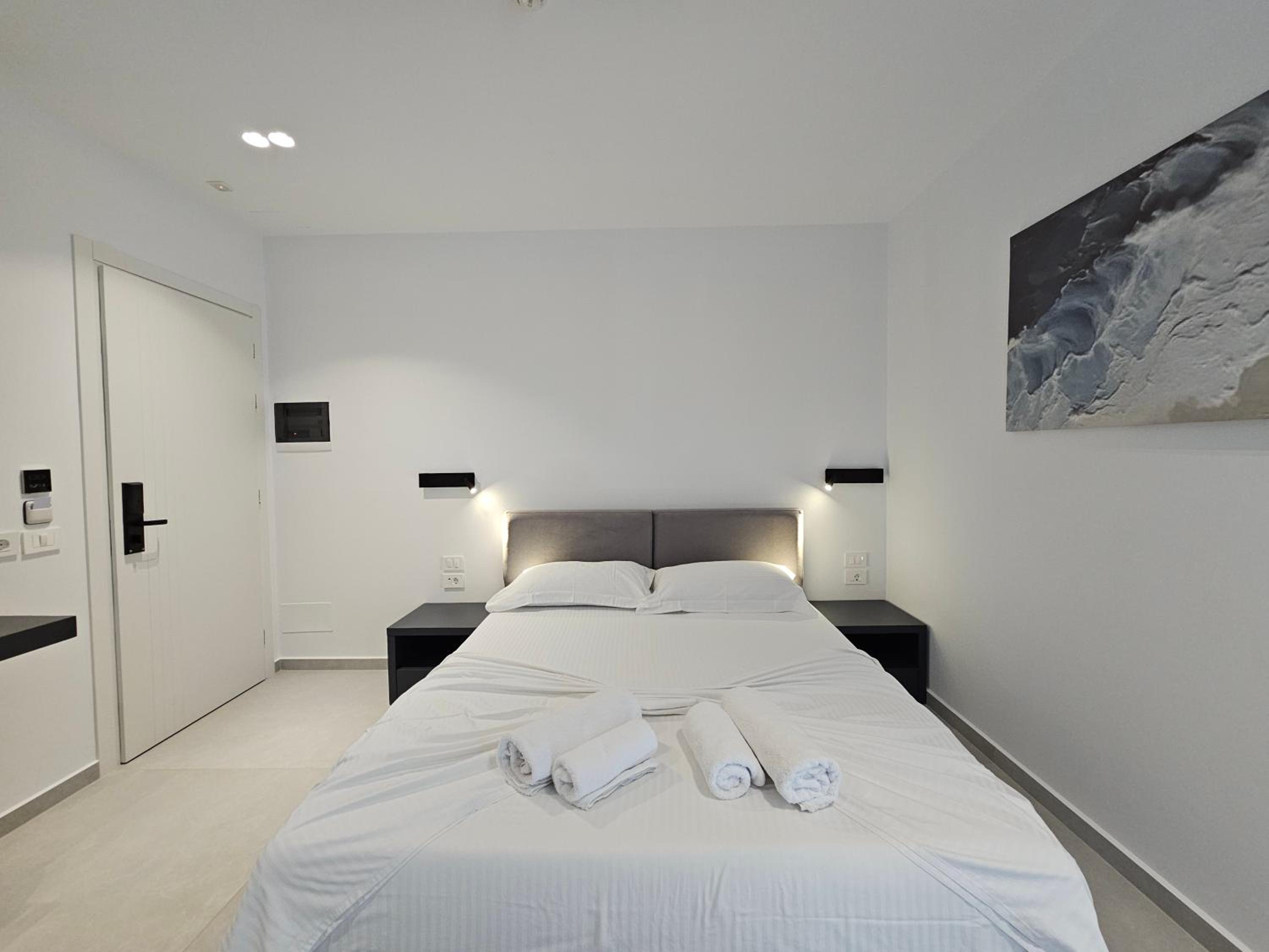 Deluxe Double Room with Balcony photo 1
