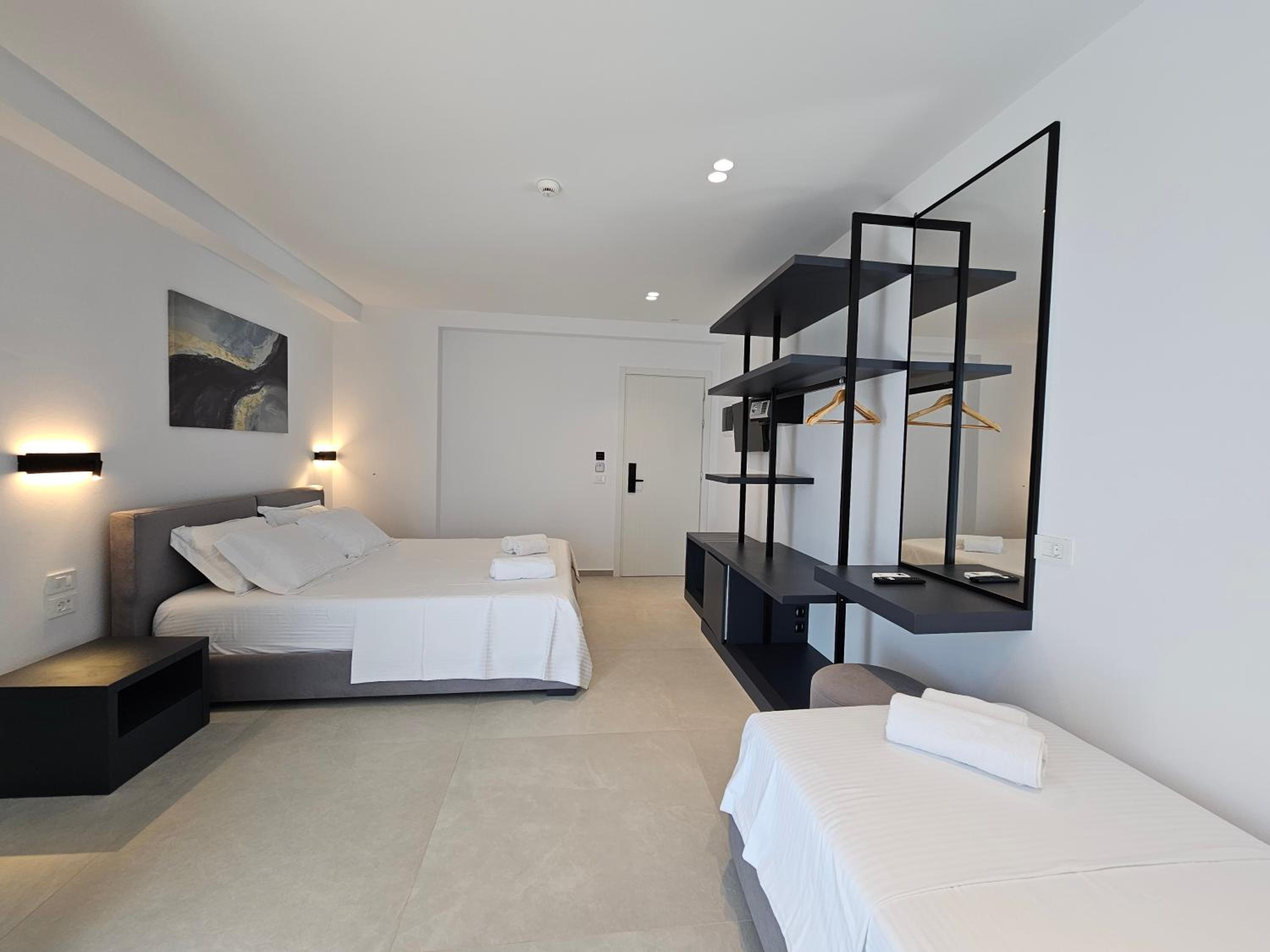 Deluxe Double Room with Balcony photo 2