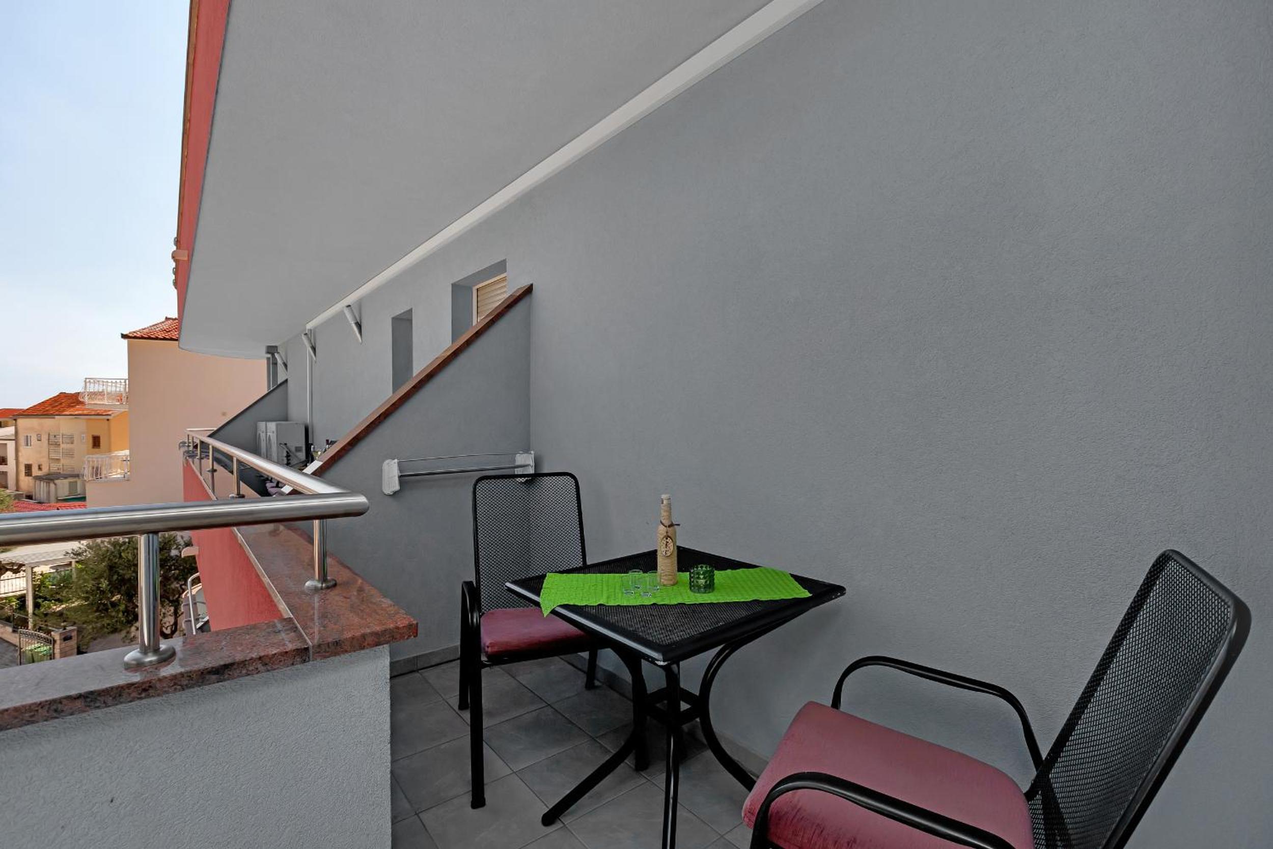 Apartment with Mountain View photo 3