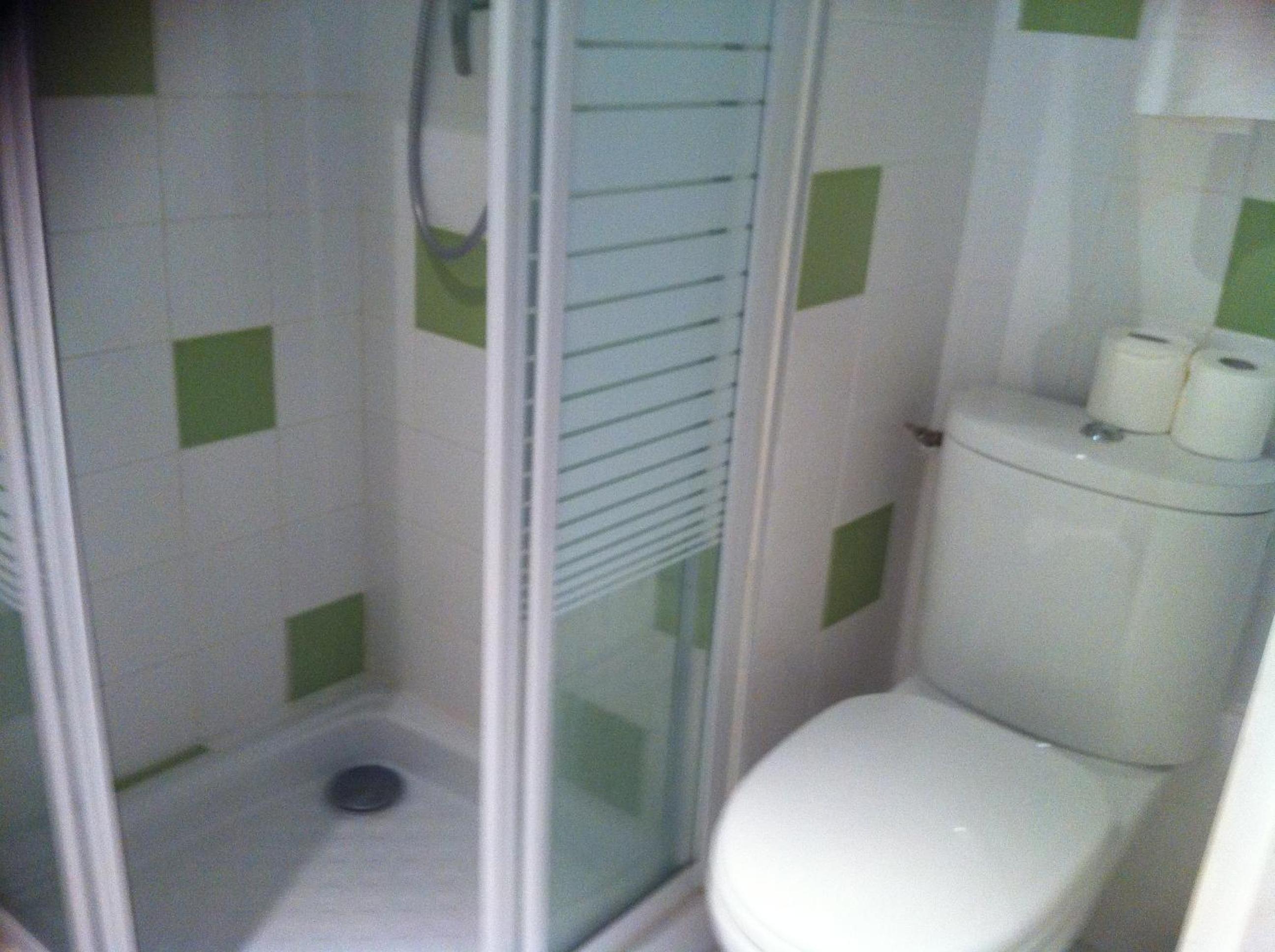 Twin Room with Shower - Photo 10