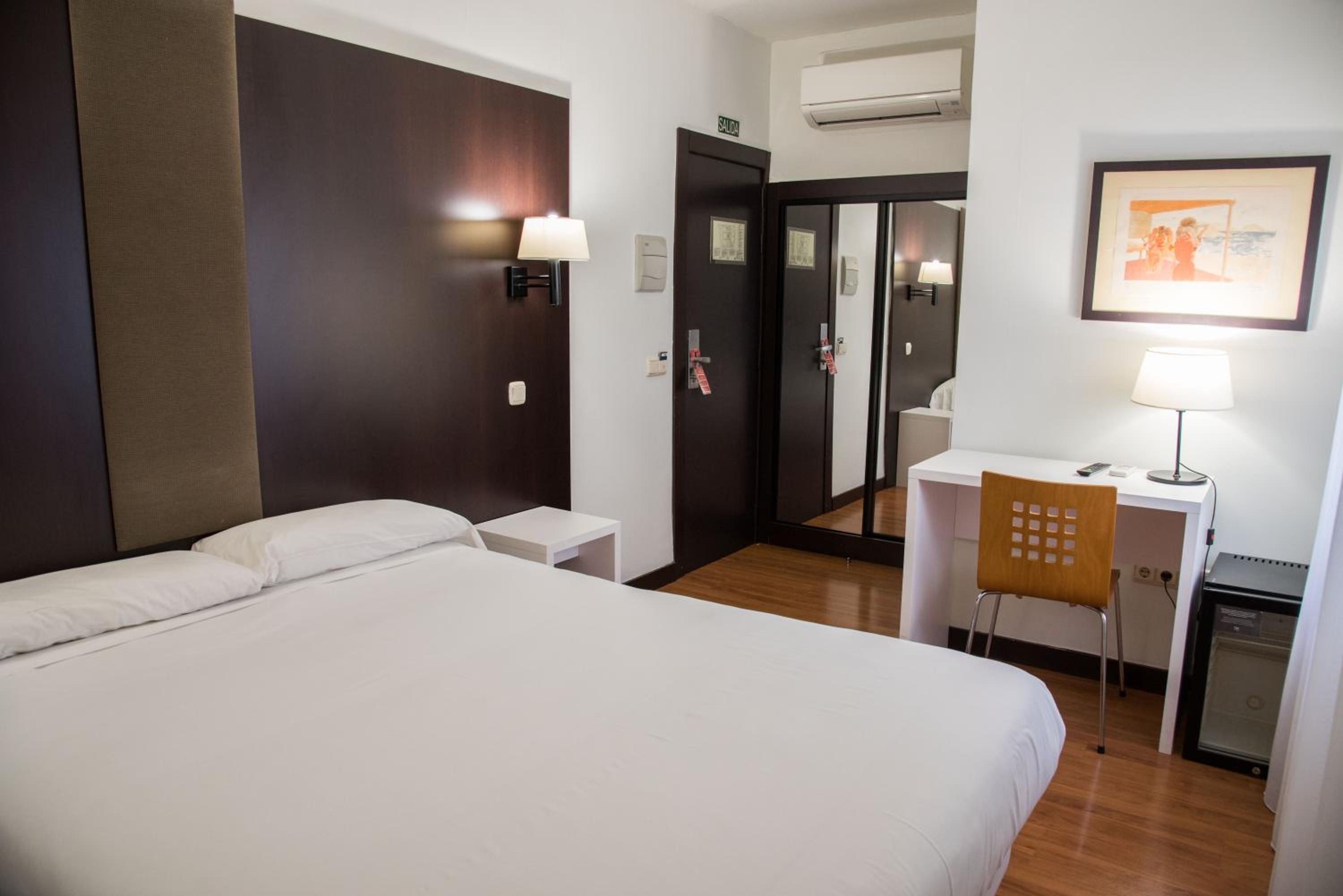Double Room (1 - 2 Adults) - Photo 4
