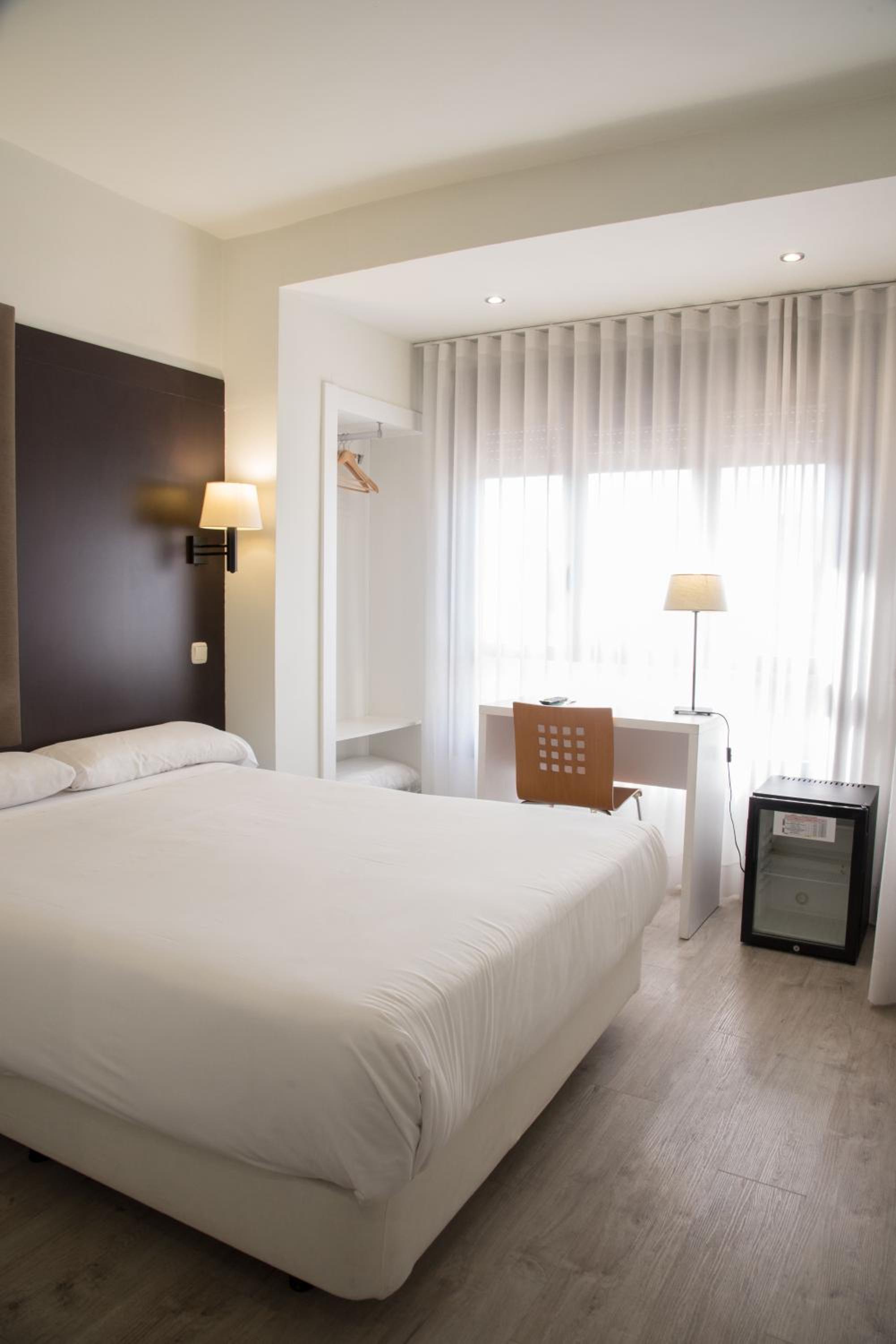 Double Room (1 - 2 Adults) - Photo 1