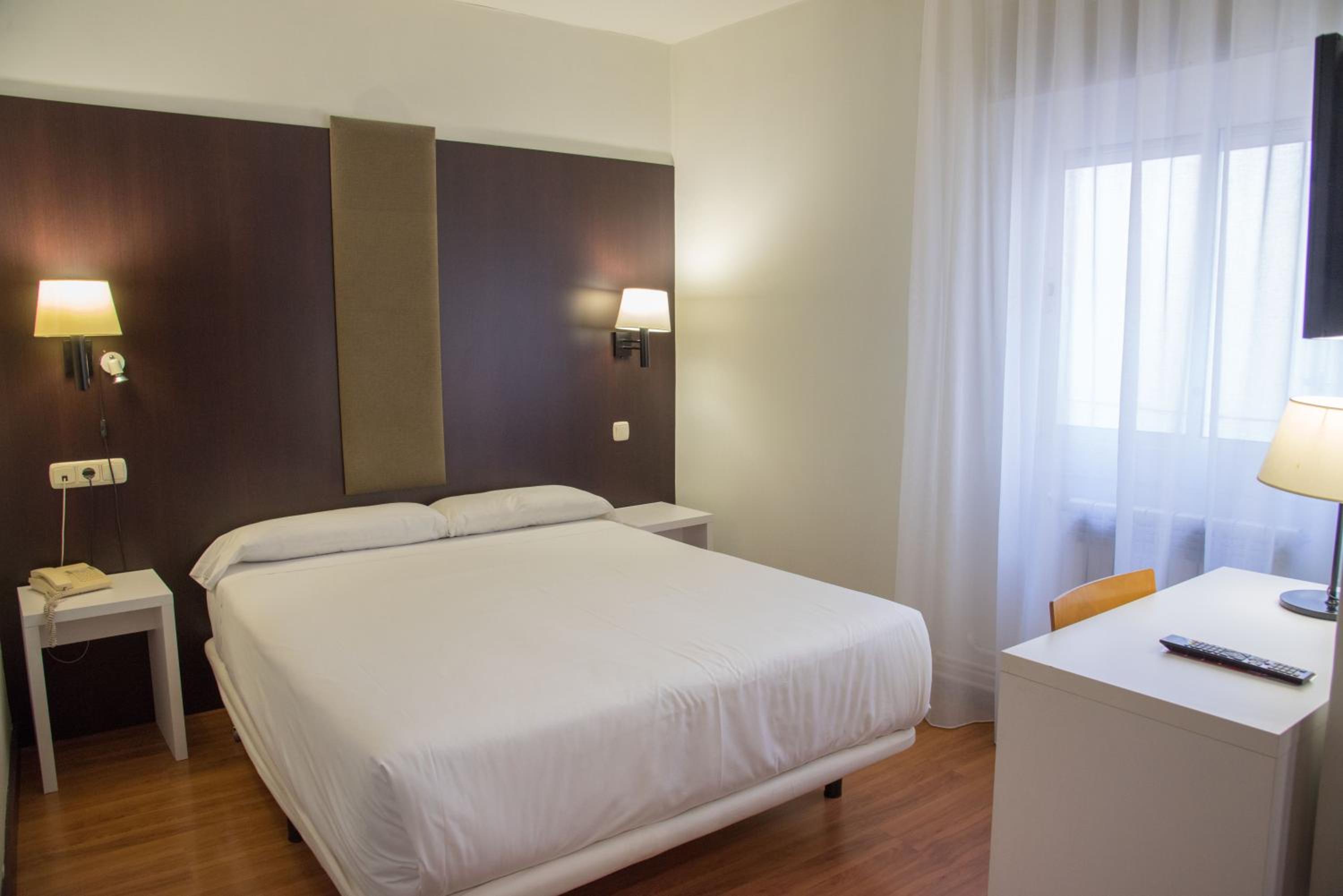 Double Room (1 - 2 Adults) - Photo 3