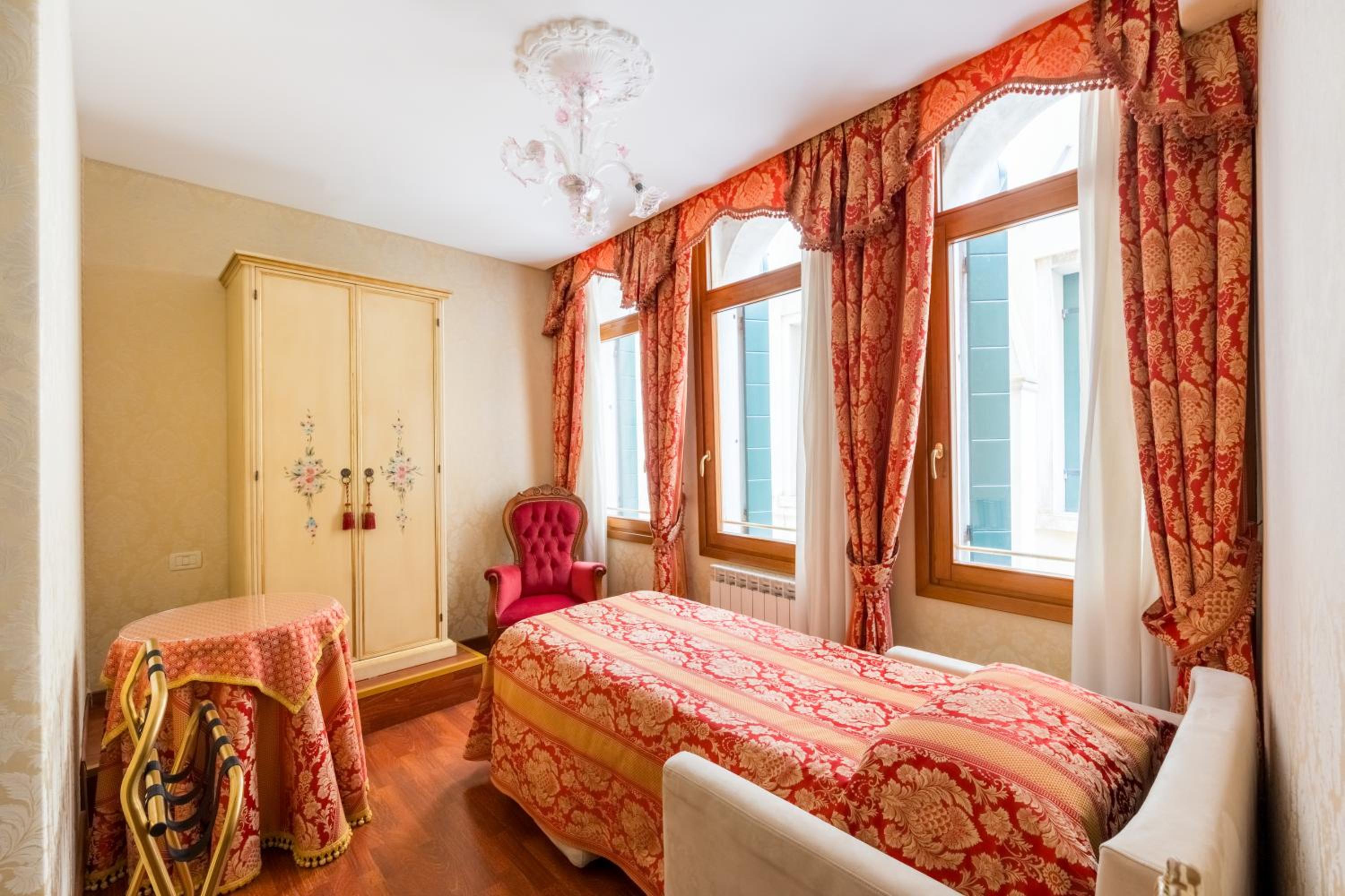 Single Room photo 1