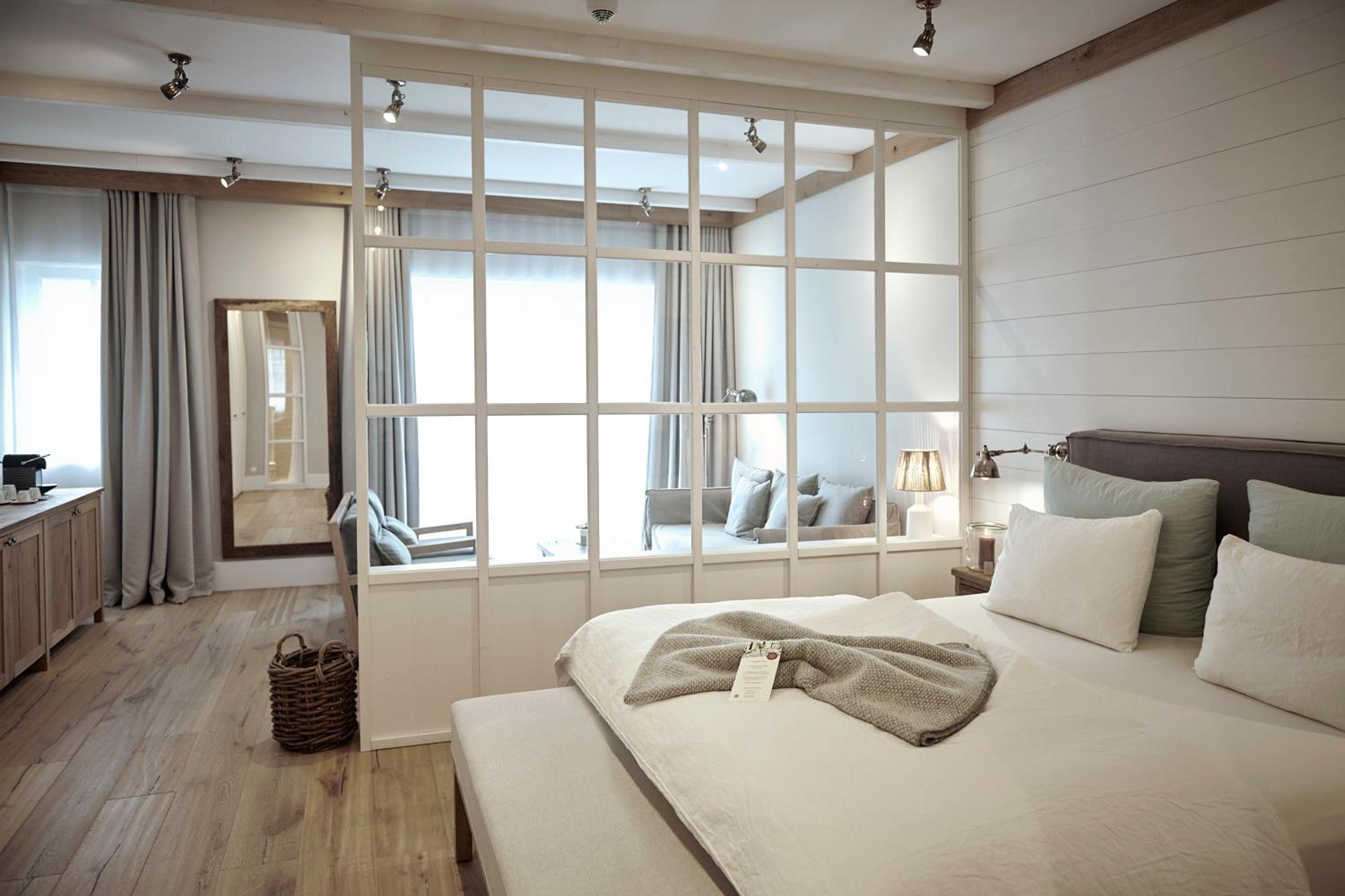 Classic Rooms with Balcony / The Cozy Lofts thumbnail 5