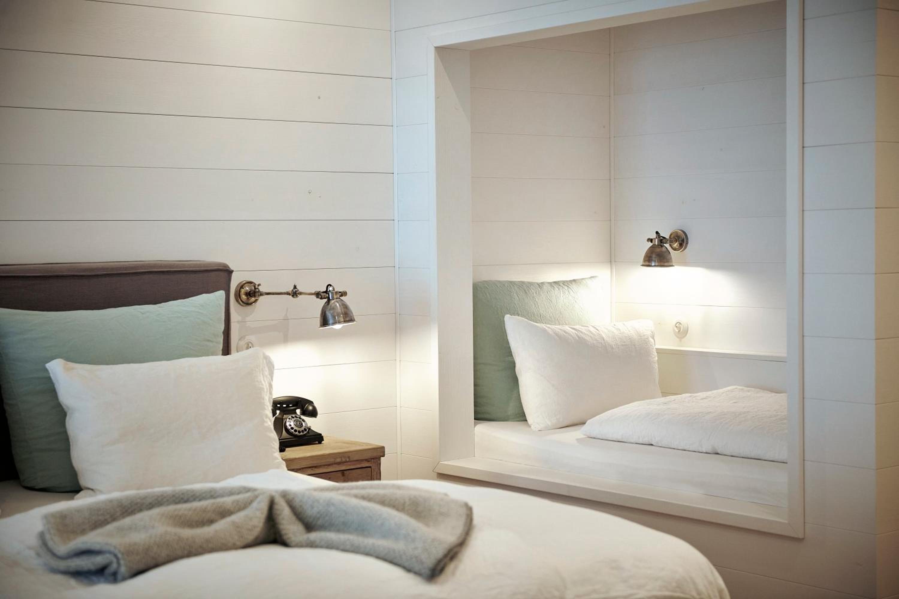 Classic Rooms with Balcony / The Cozy Lofts thumbnail 6