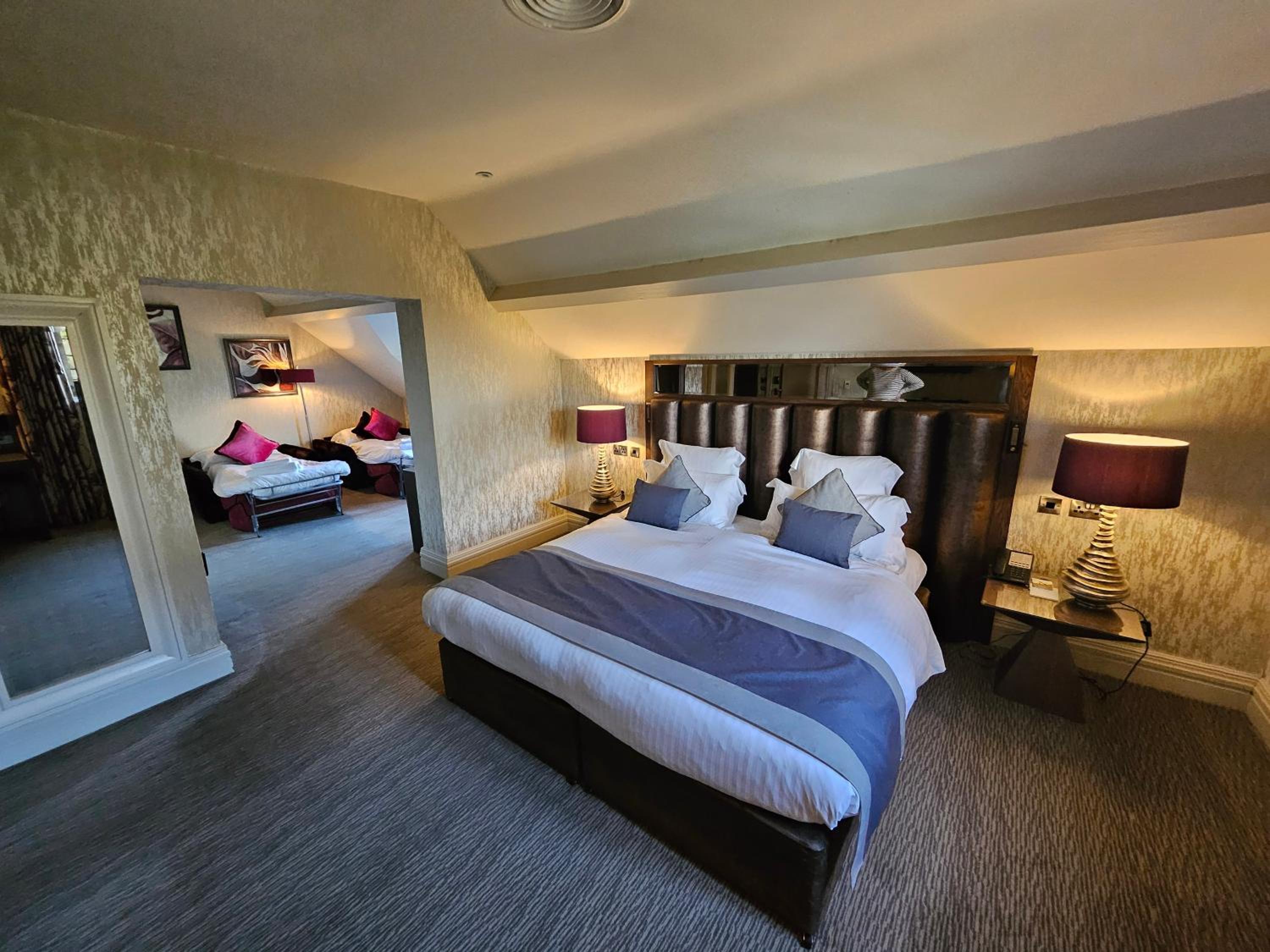 Deluxe Family Room