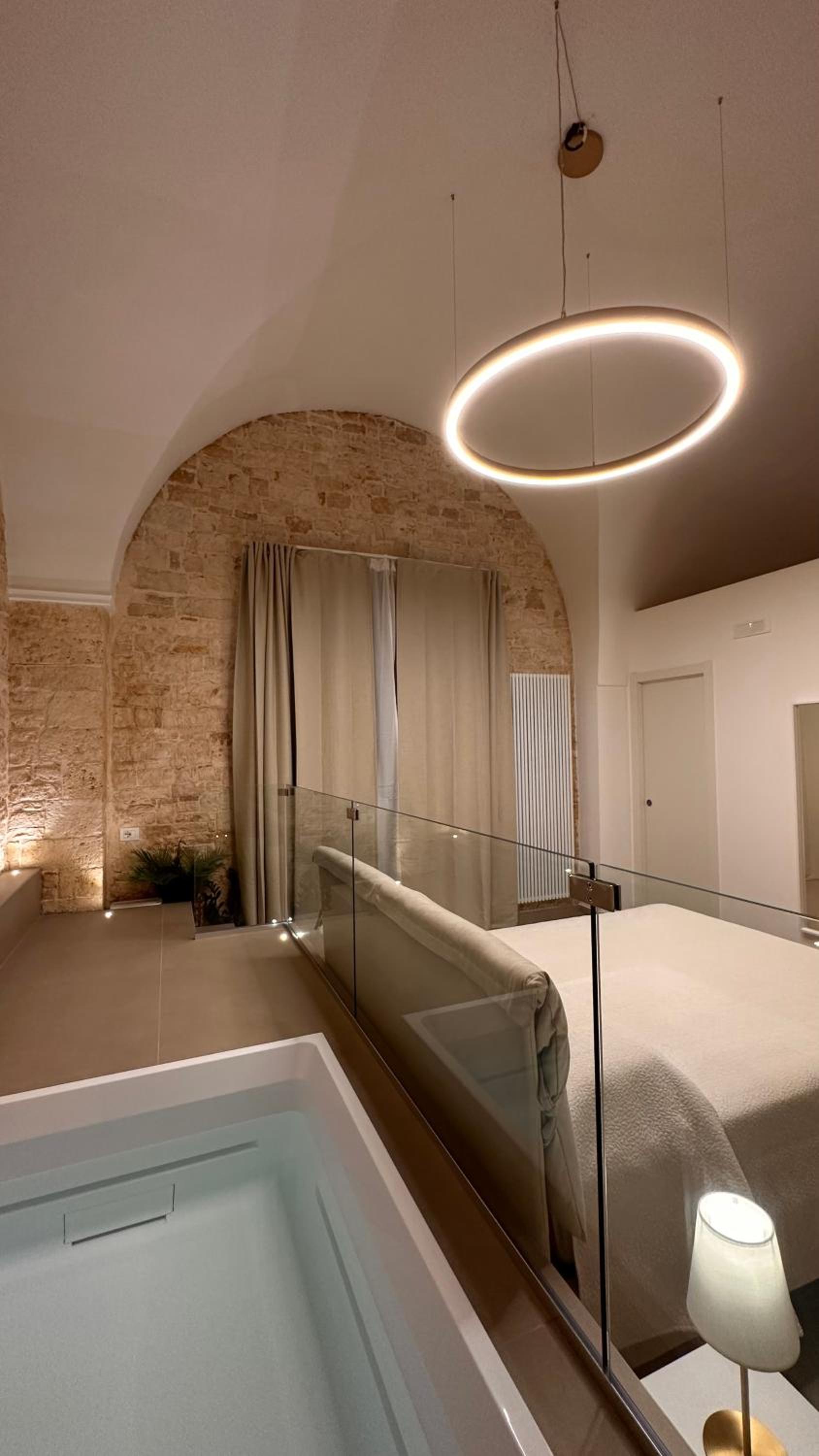 Suite with Hot Tub photo 3