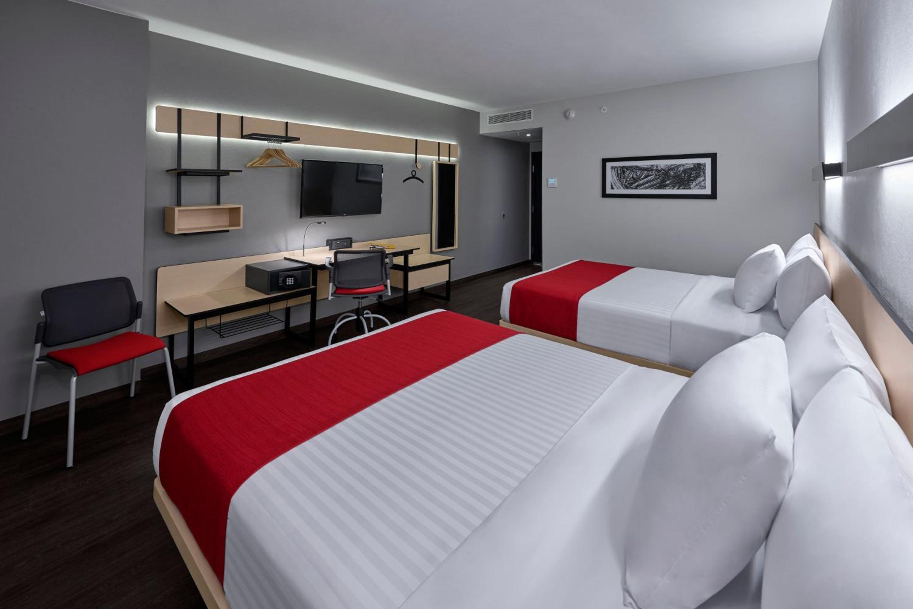 Double Room with Two Double Beds - Photo 9