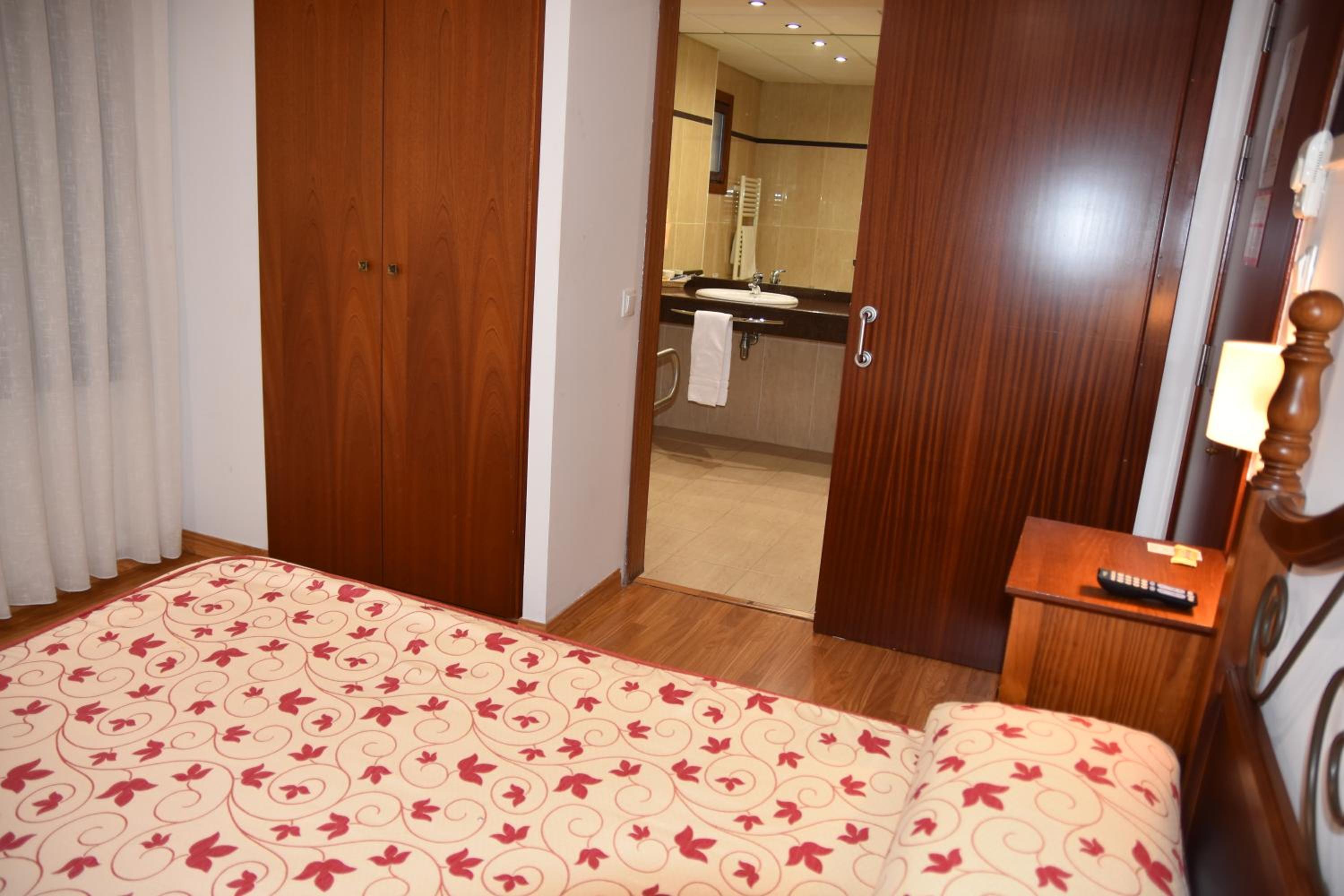 Double or Twin Room photo 3